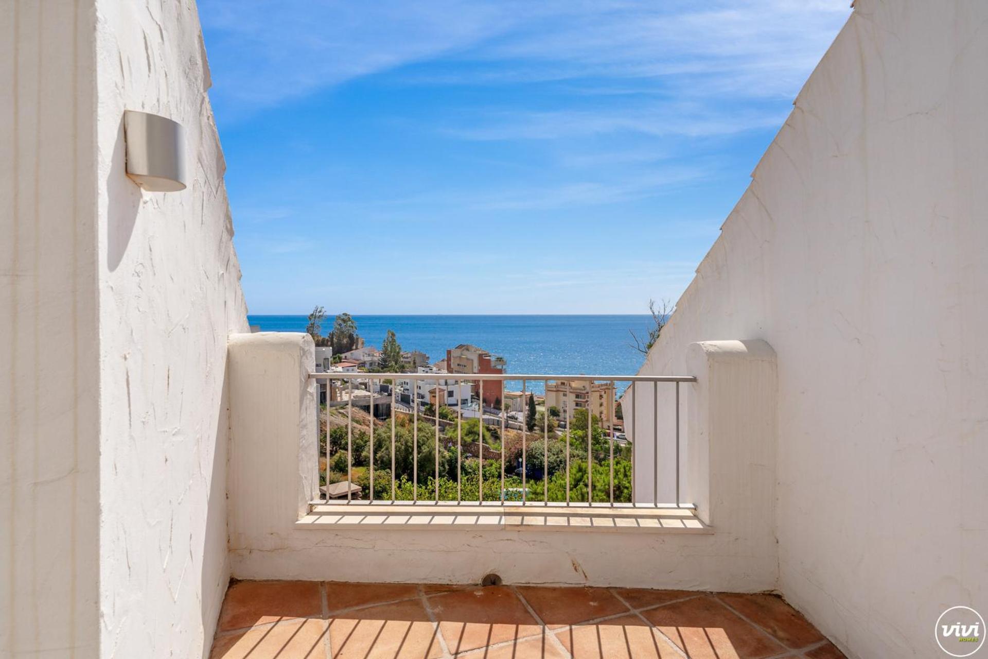 Vivi Homes - La Roca Pool, Terrace, Golf & Sea View Apartment *