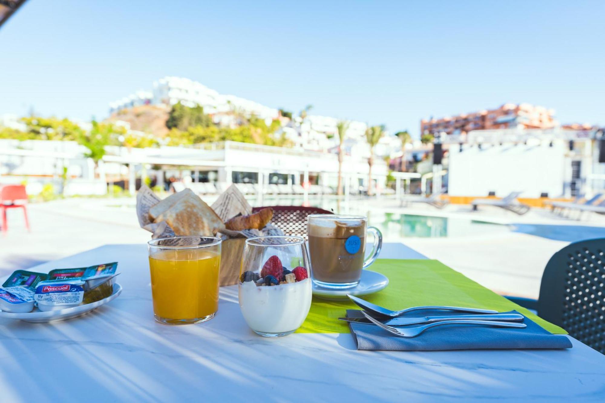 Costa Del Sol Glamping Village 4*