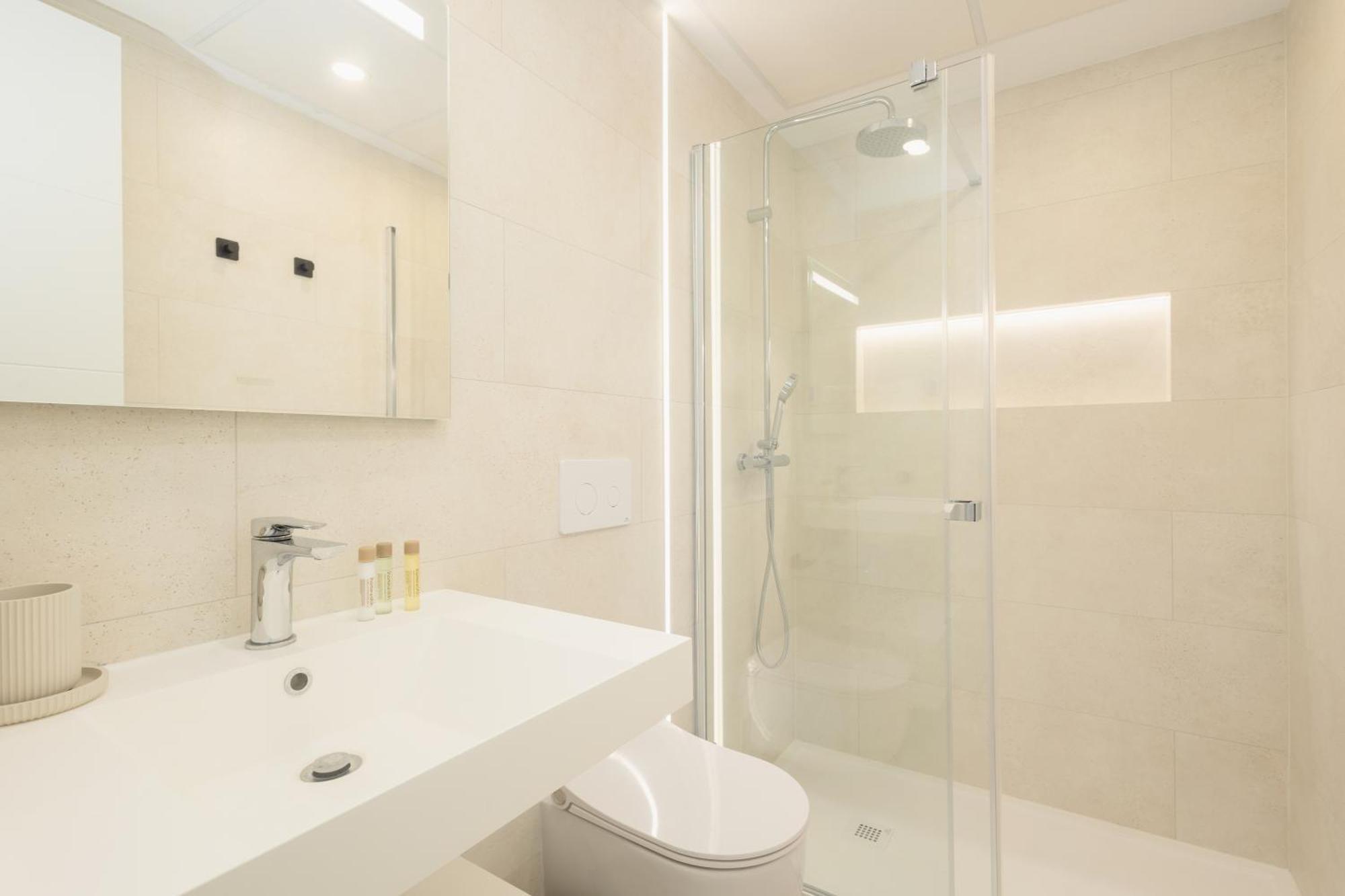 Brand-new Beachside Apartment, With Spacious Terrace And Exceptional Amenities, In Fuengirola