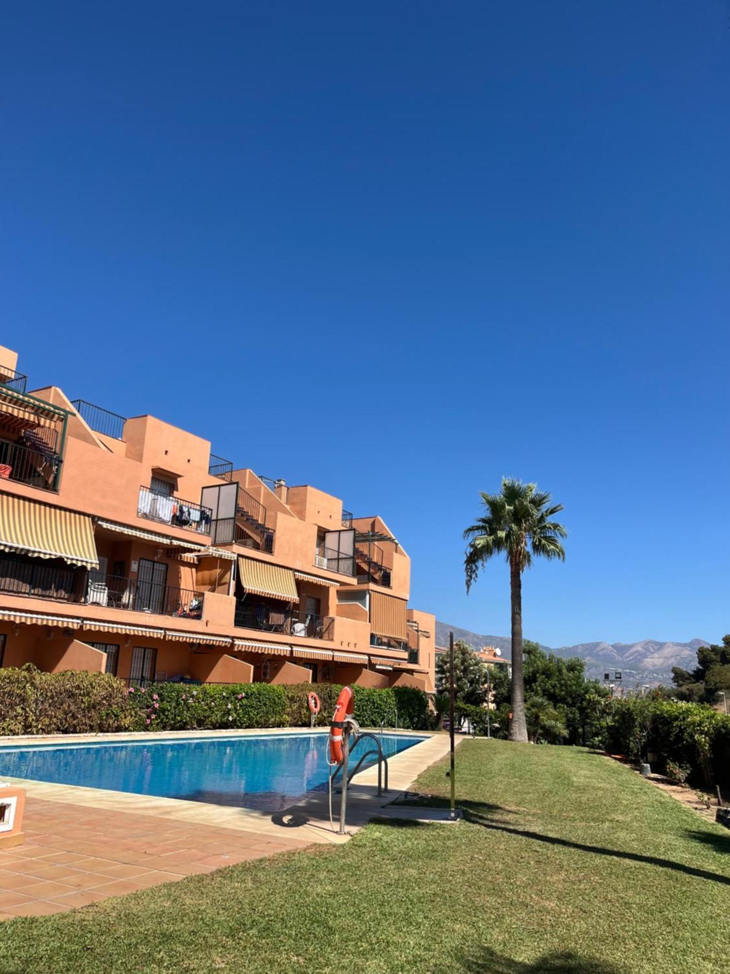 Atico Con Vistas Al Mar Y Con Piscina Frente A Castillo Sohail * Fuengirola