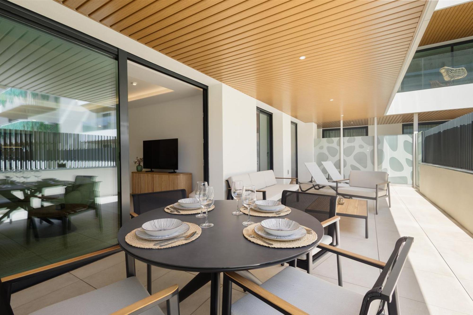 Apartment Brand-new Beachside Apartment, With Spacious Terrace And Exceptional Amenities, In Fuengirola
