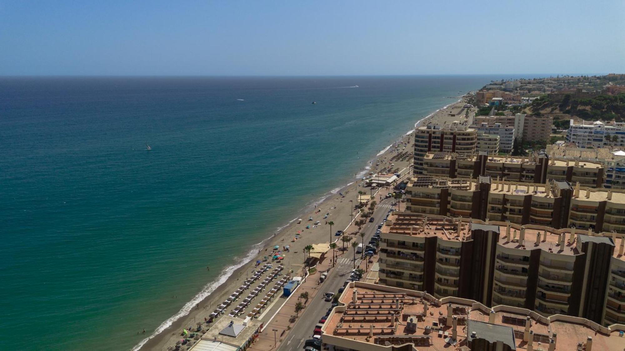 Brand-new Beachside Apartment, With Spacious Terrace And Exceptional Amenities, In Fuengirola