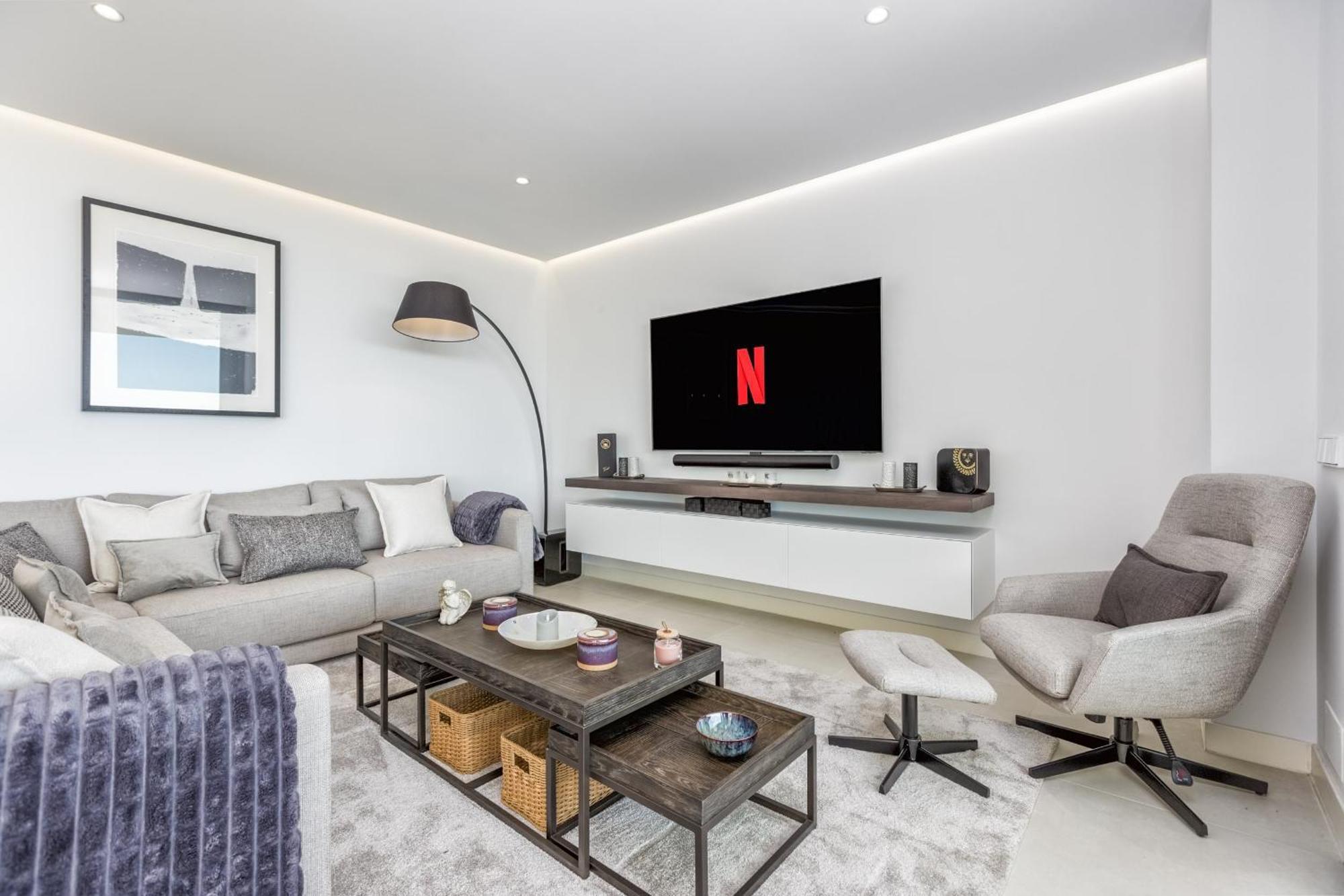 Vivi Homes - Kevin Pool, Garden, Terrace & Apartment *
