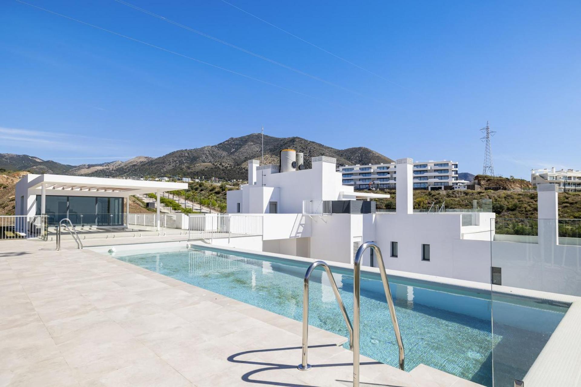 Vivi Homes - Diamond Pool, Gym, Terrace & Sea View