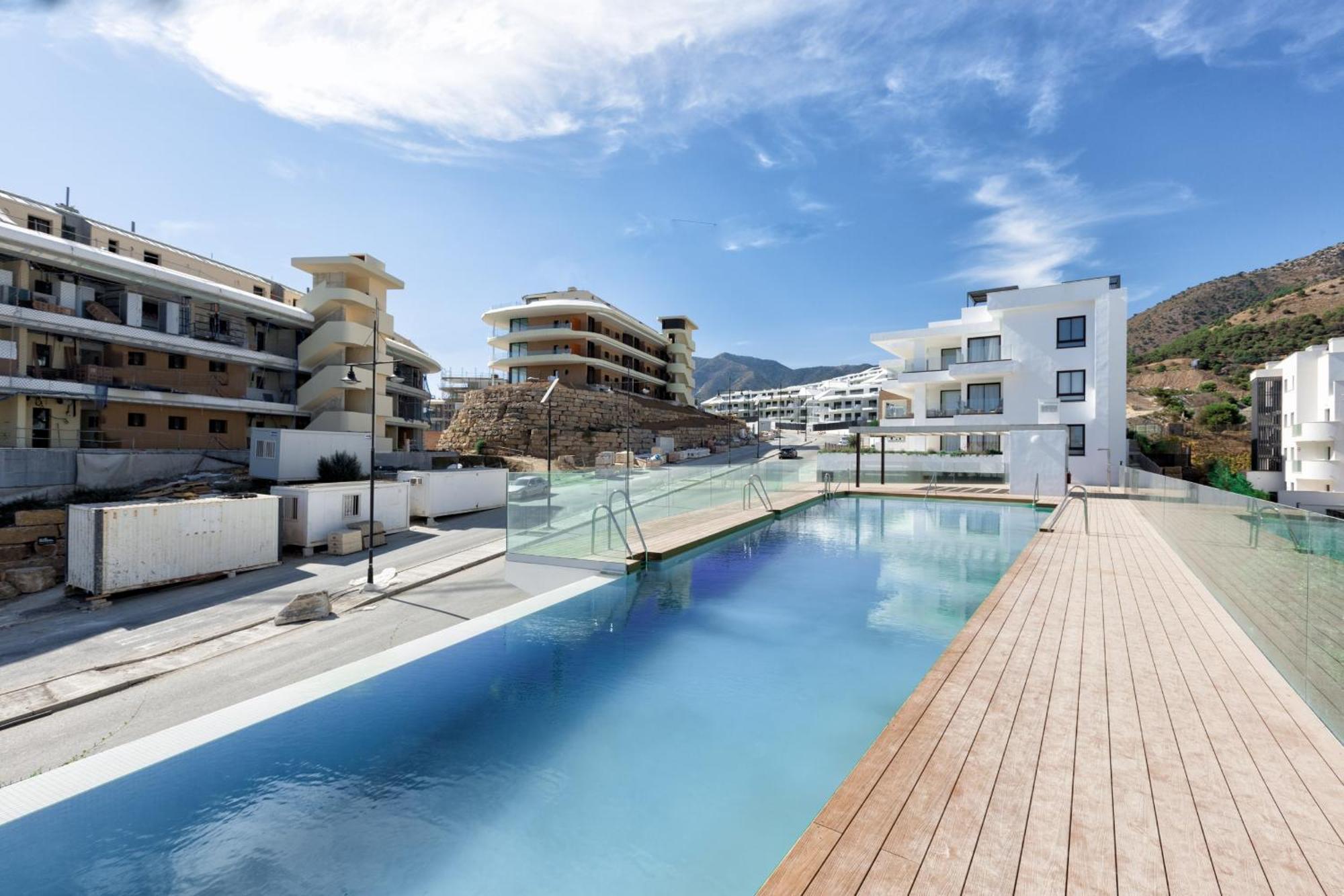 Vivi Homes - Apollo Luxury, Pool, Gym &