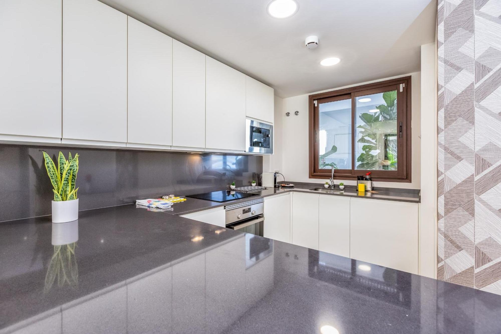Vivi Homes - Apollo Luxury, Pool, Gym &
