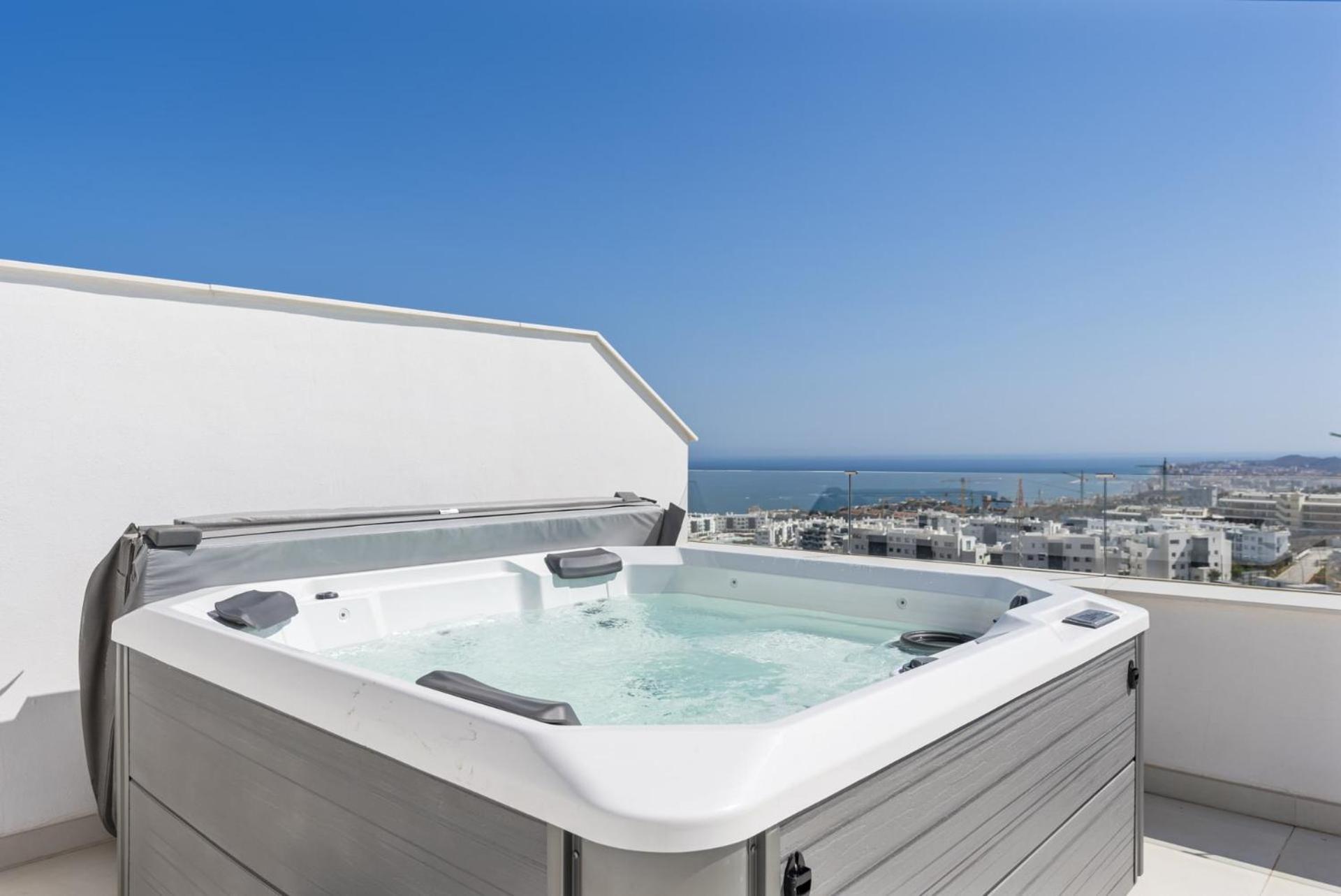 Vivi Homes - Gerrard Jacuzzi, Terrace, Pool & Sea Vew Apartment *