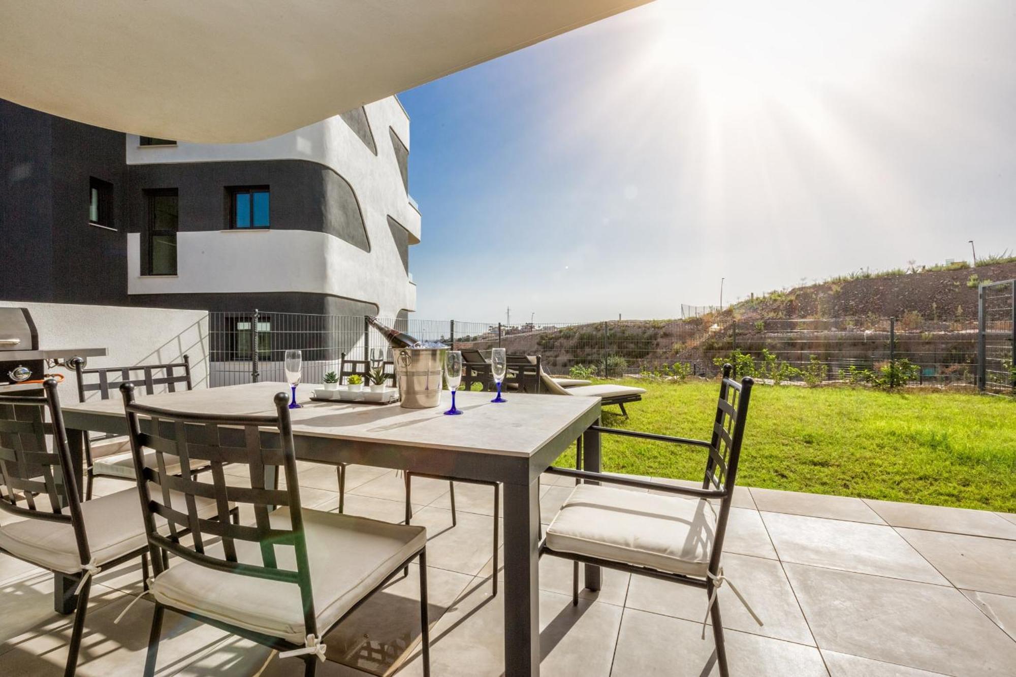 Vivi Homes - Higueron Premium Wellness, Sauna, Pool & Hot Tub Apartment