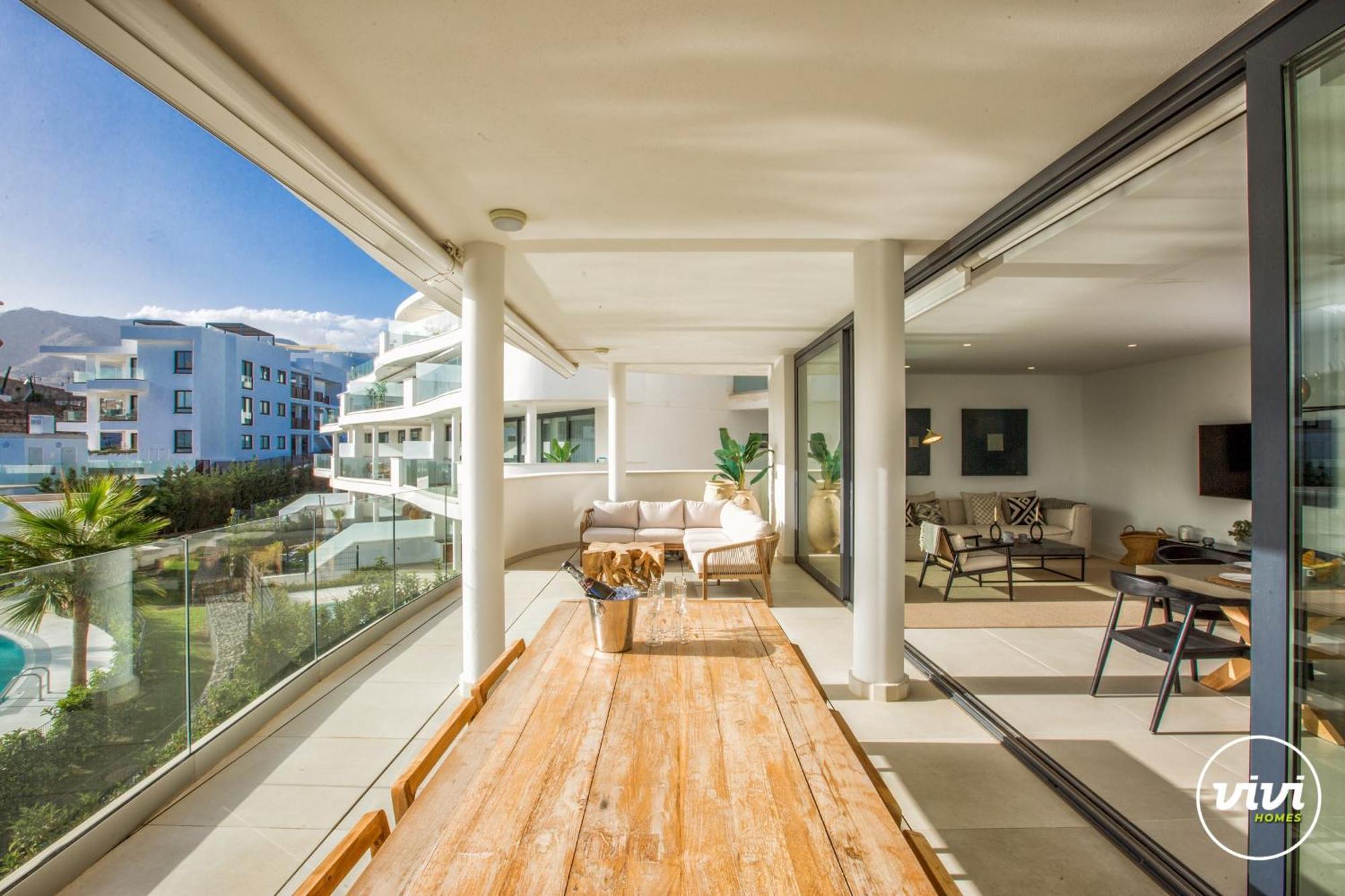 Vivi Homes - Terra Higueron Luxury, Terrace & Pool * Fuengirola