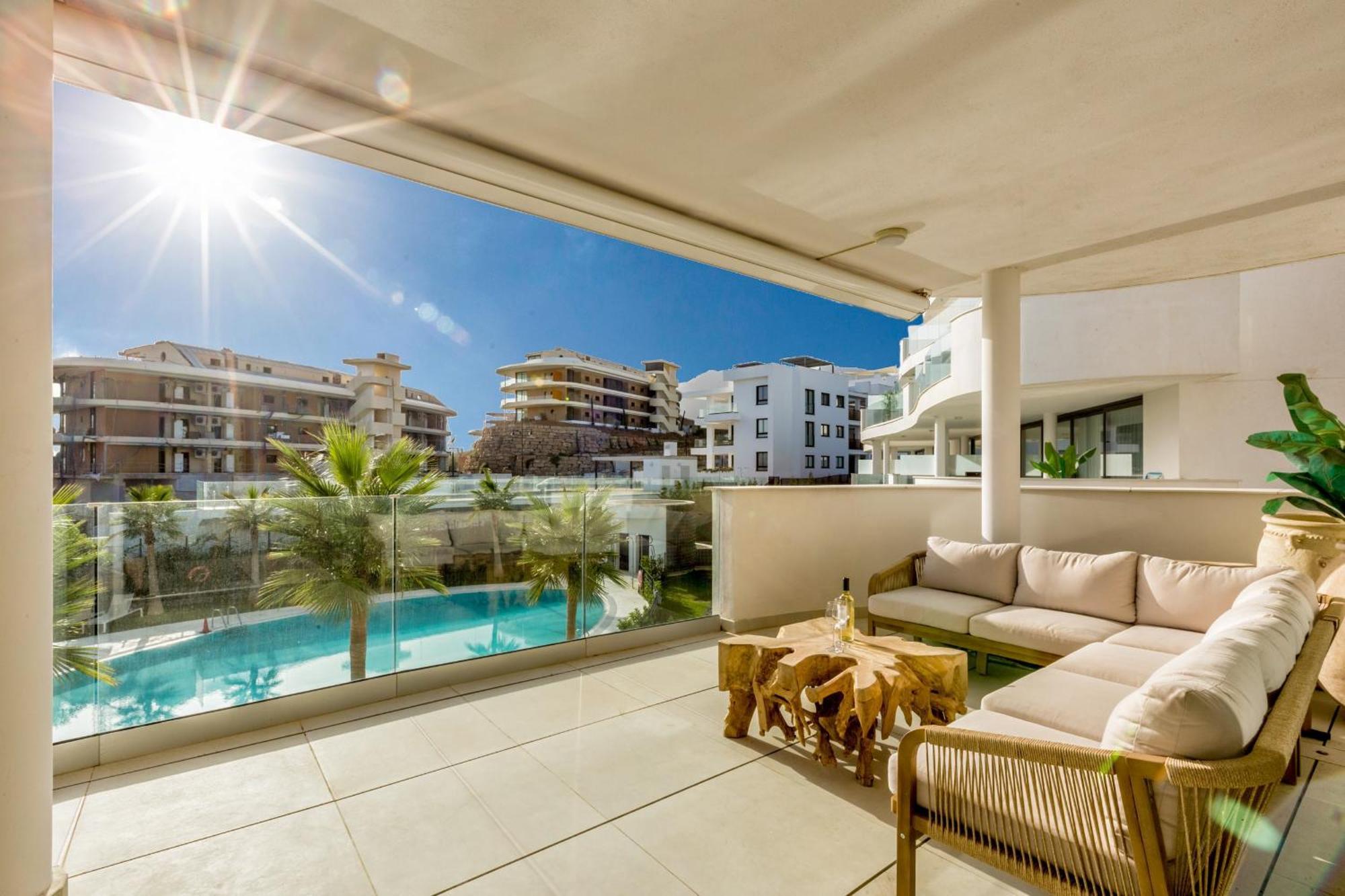 Vivi Homes - Terra Higueron Luxury, Terrace & Pool Apartamento