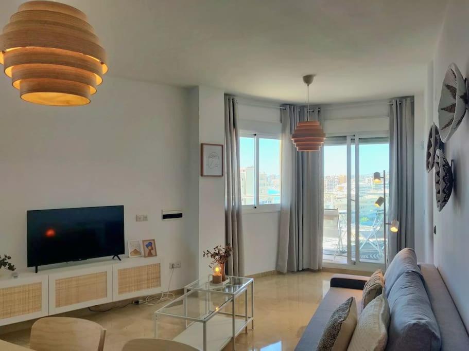 Apartment Moderno Con Vistas Al Mar, Piscina & Parking *