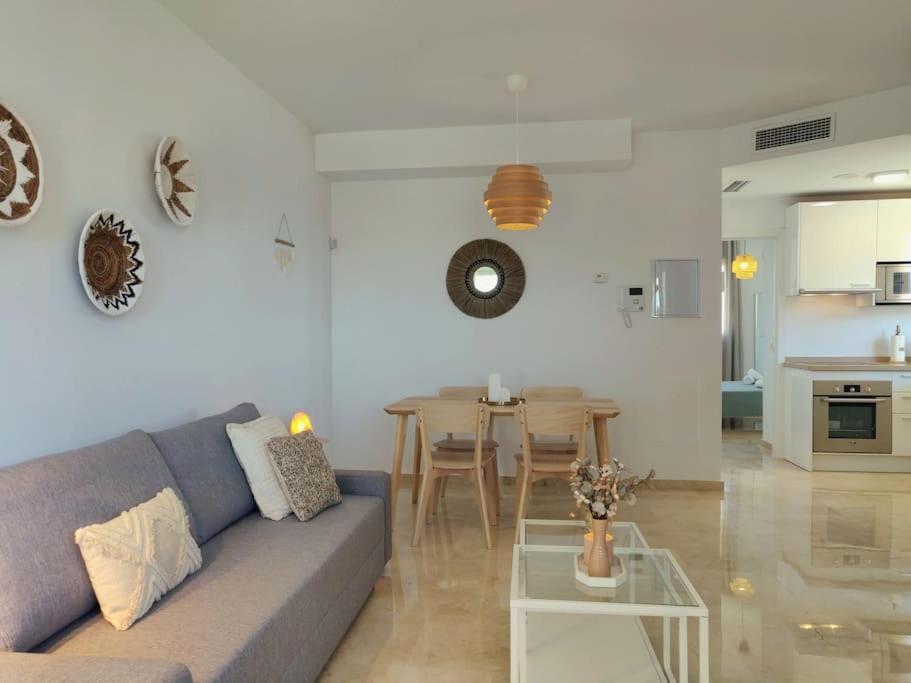 Apartment Moderno Con Vistas Al Mar, Piscina & Parking Fuengirola