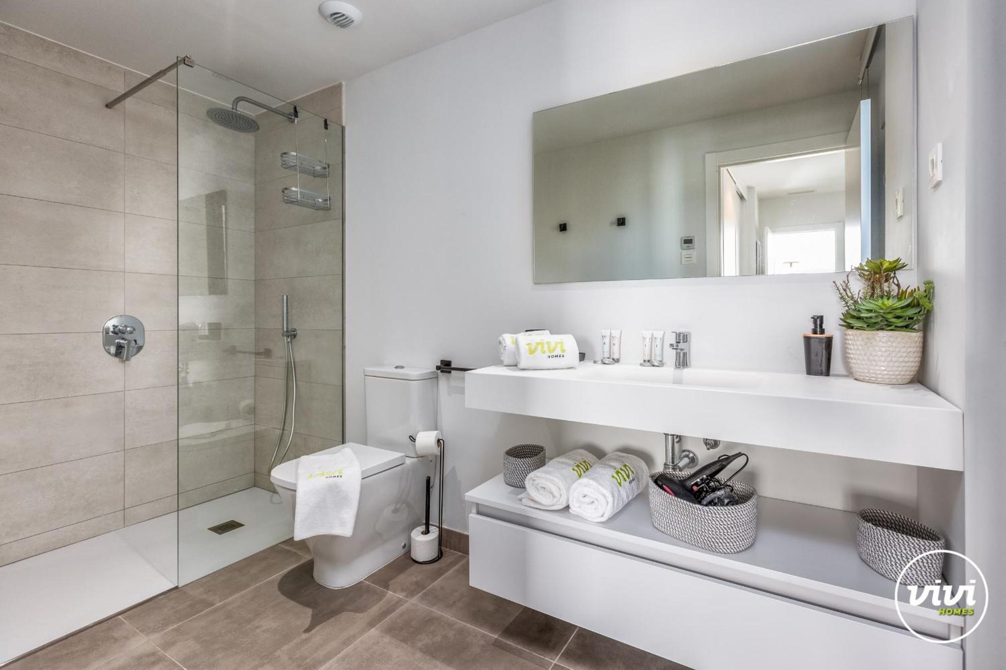 Apartment Vivi Homes - Higueron Premium Wellness, Sauna, Pool & Hot Tub