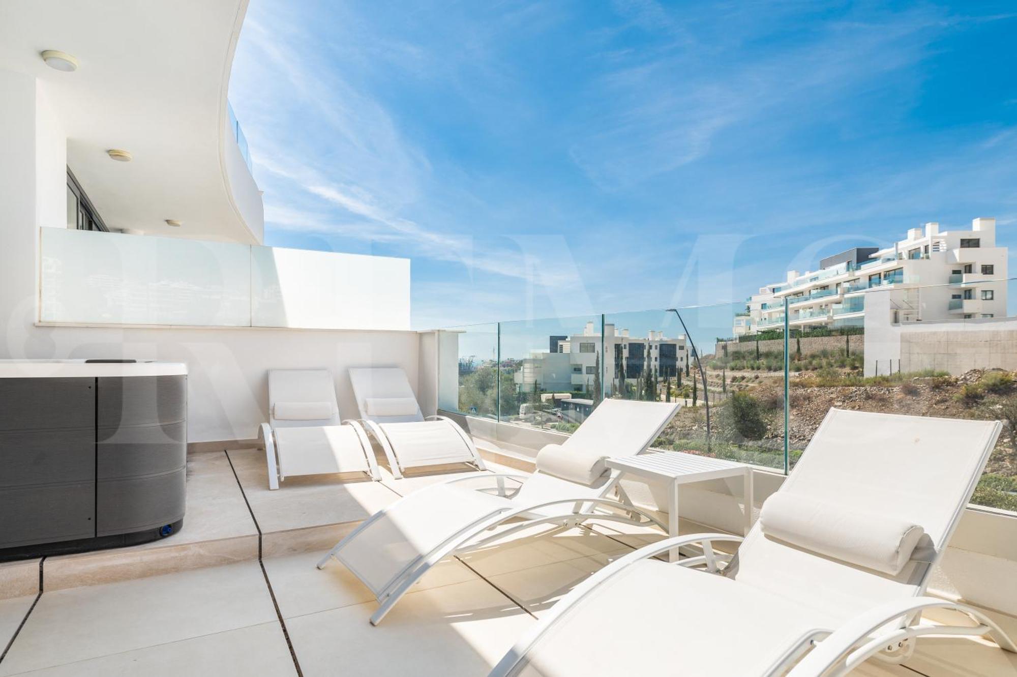 Lovely View With Private Jacuzzi & Terrace, Pool And Parking By Rems Fuengirola