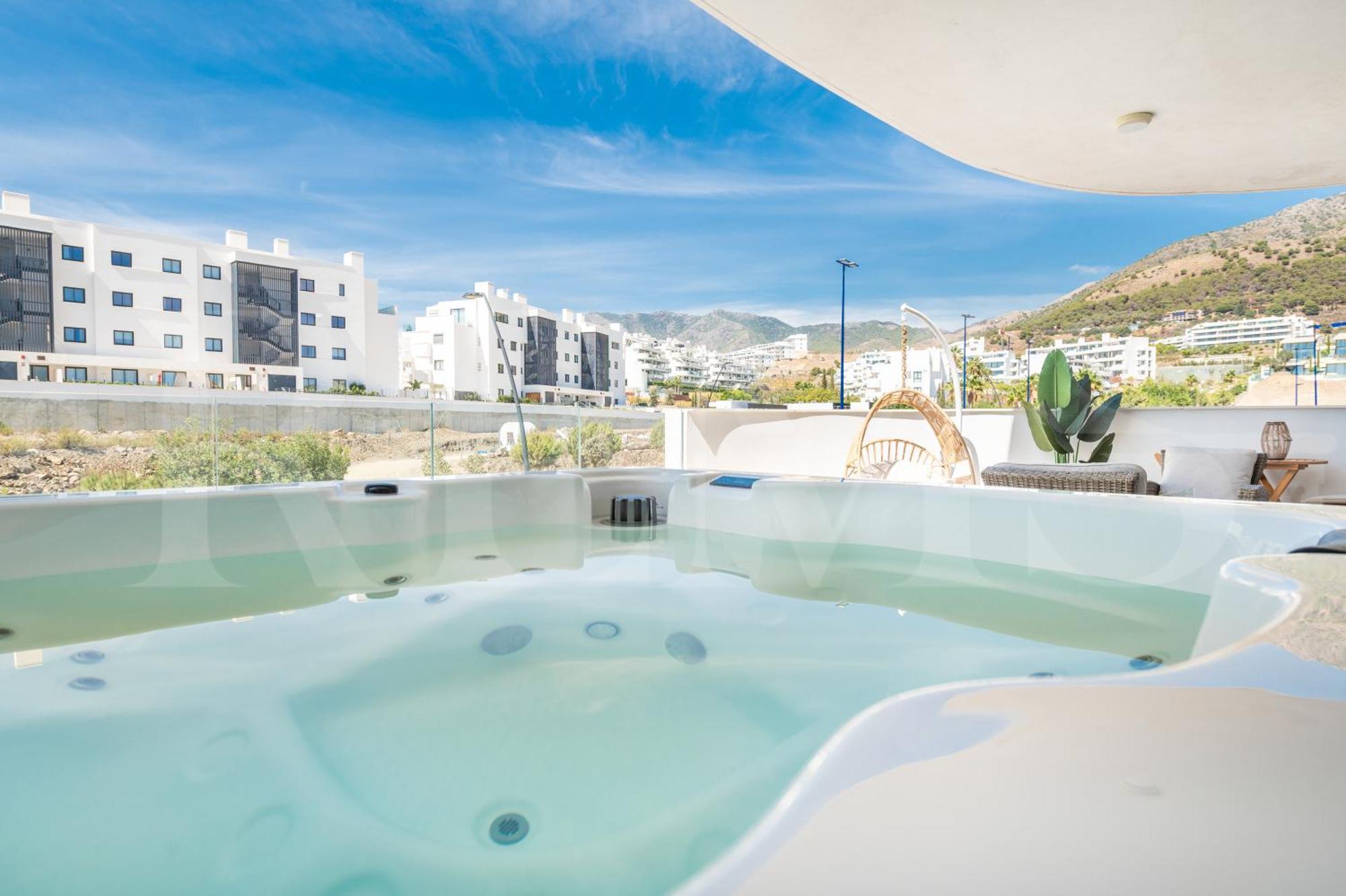 Lovely View With Private Jacuzzi & Terrace, Pool And Parking By Rems