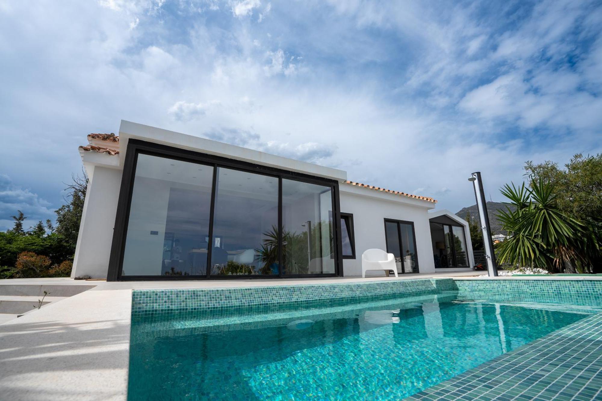 Amistad In With Private Pool And Sea Views Fuengirola