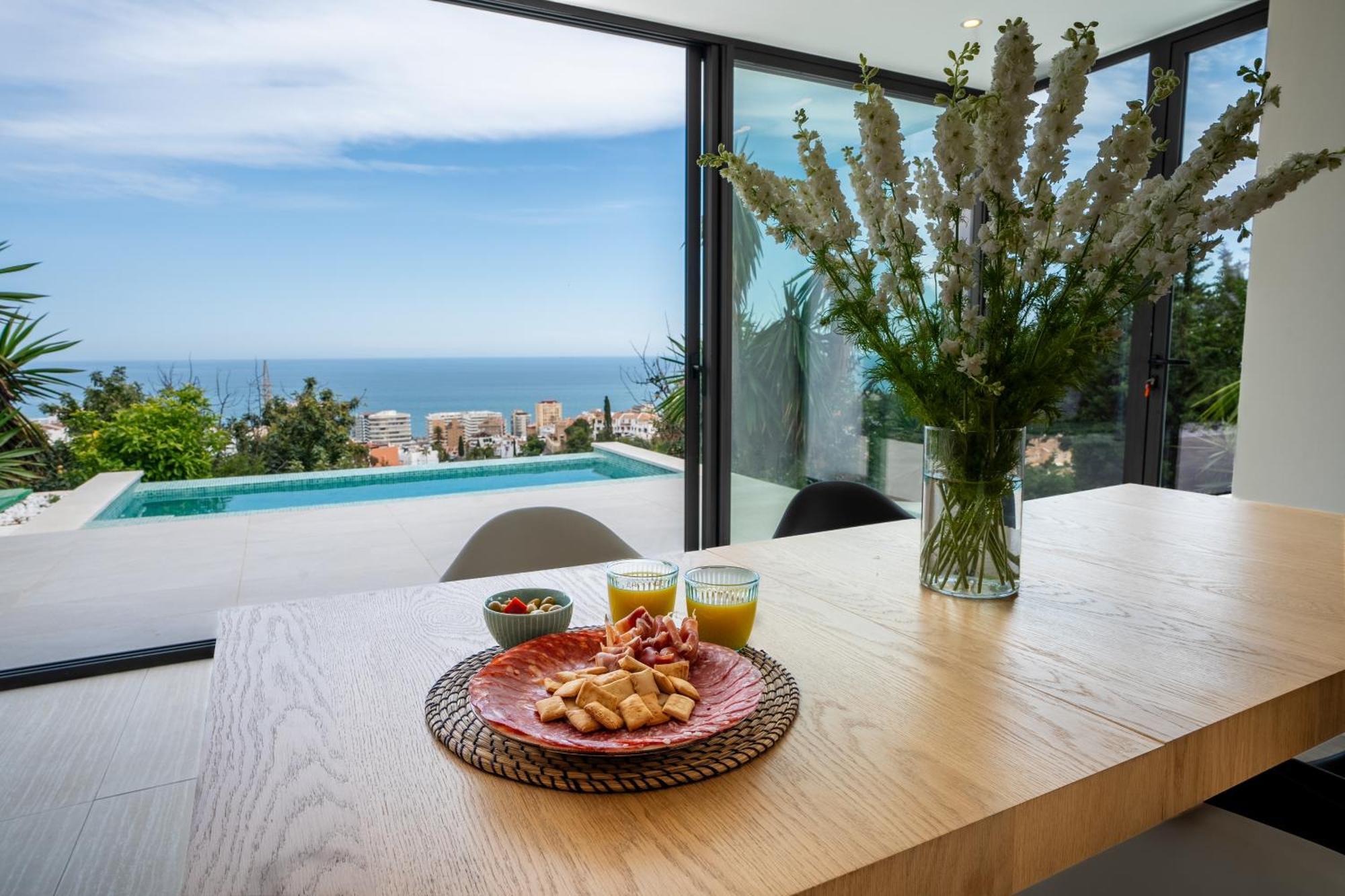 Amistad In With Private Pool And Sea Views Villa Fuengirola