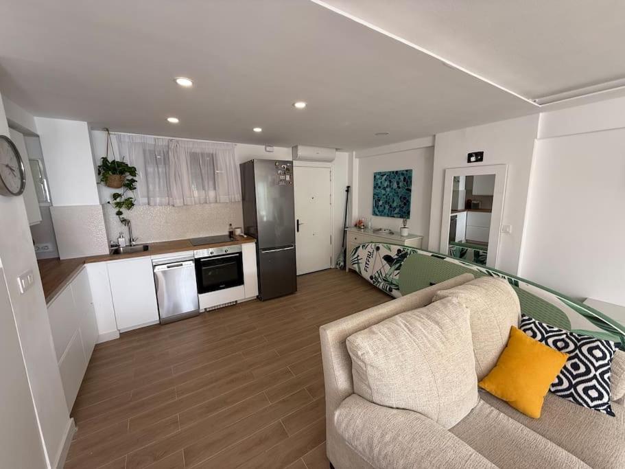 Huoneisto Piso En Carvajal, Segunda Linea De Playa