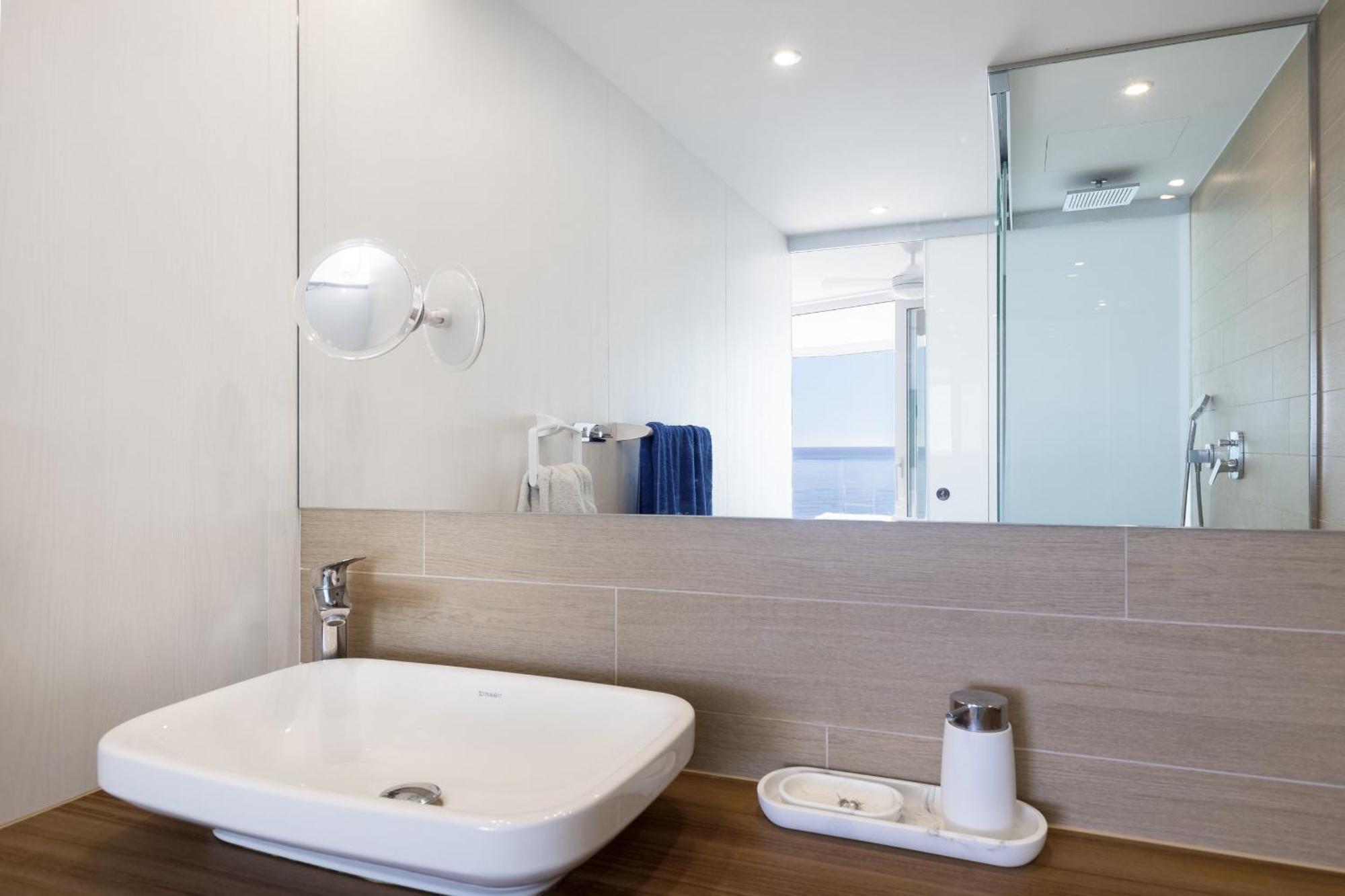 Stunning Seaside In Carvajal Apartment