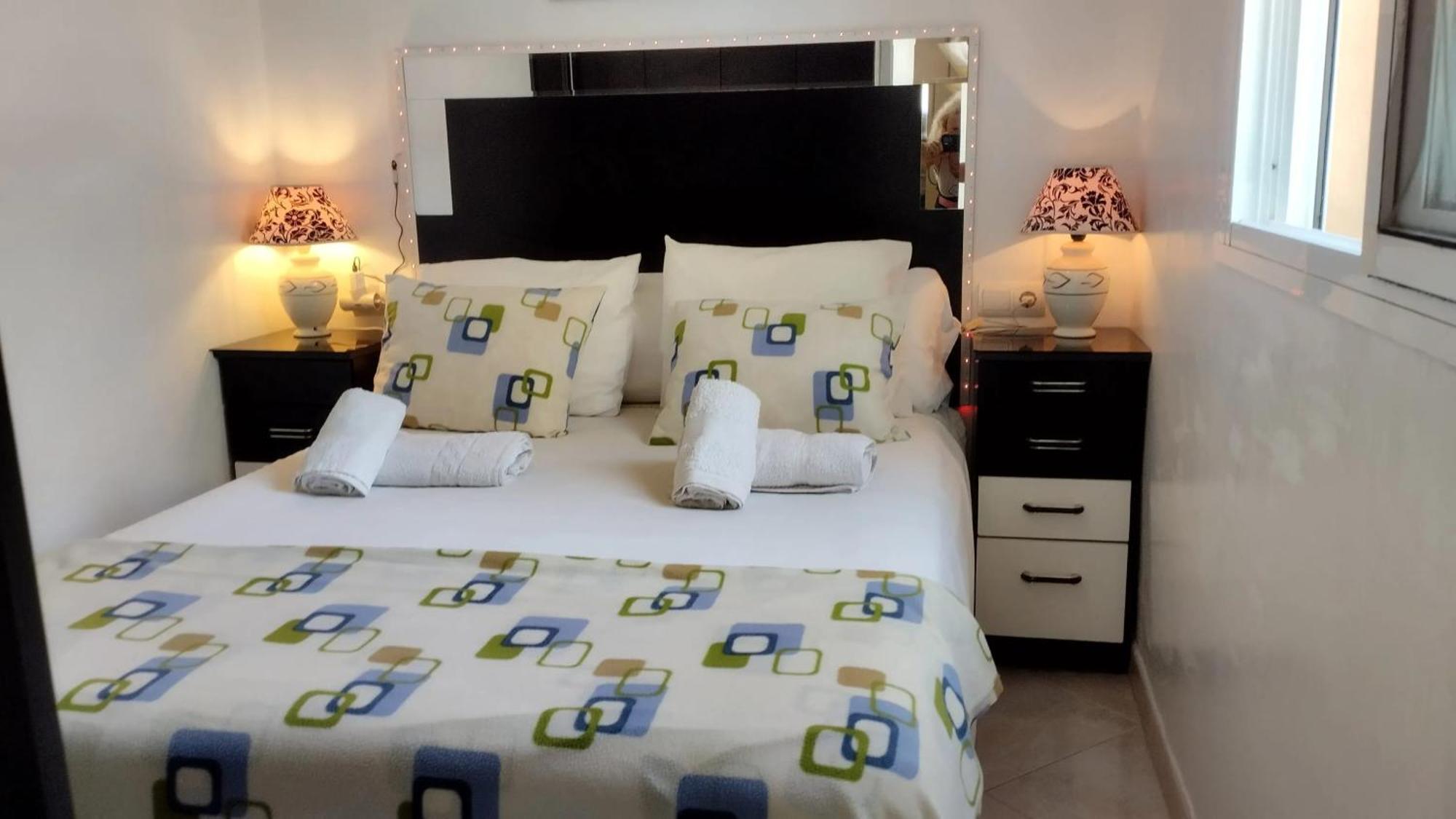 Spacious House With Private Pool Near *