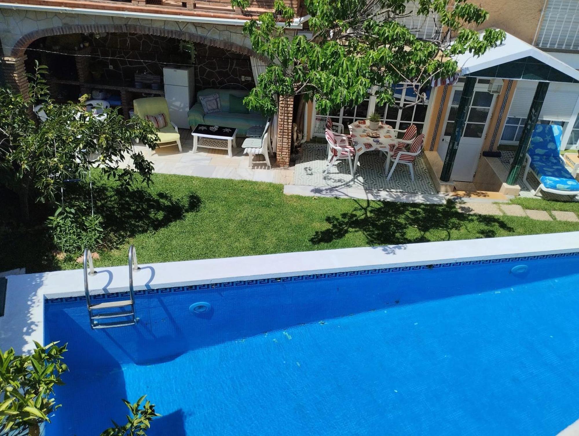 Spacious House With Private Pool Near