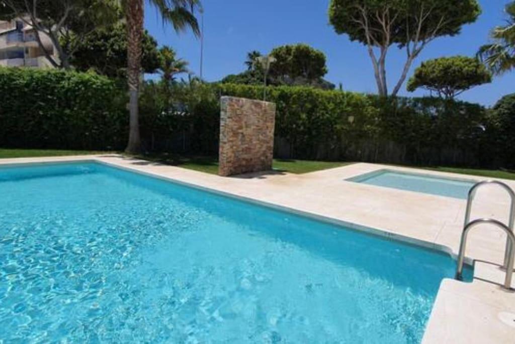 Con Piscina, Cerca Del Mar Y De 1 Centro Comercial Apartamento
