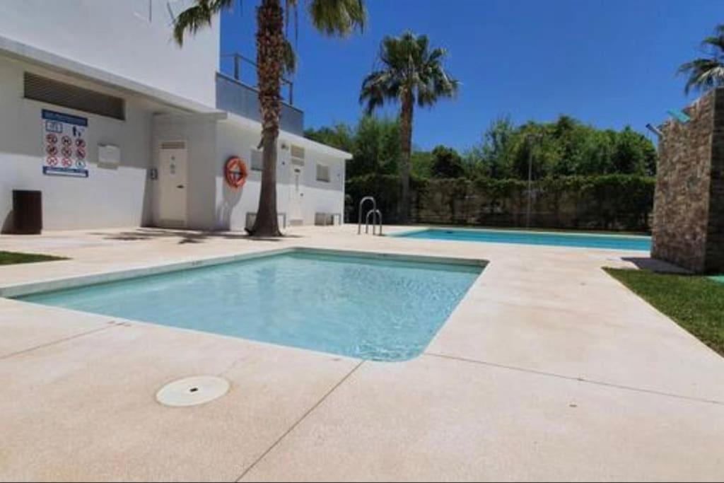 Apartamento Con Piscina, Cerca Del Mar Y De 1 Centro Comercial Fuengirola