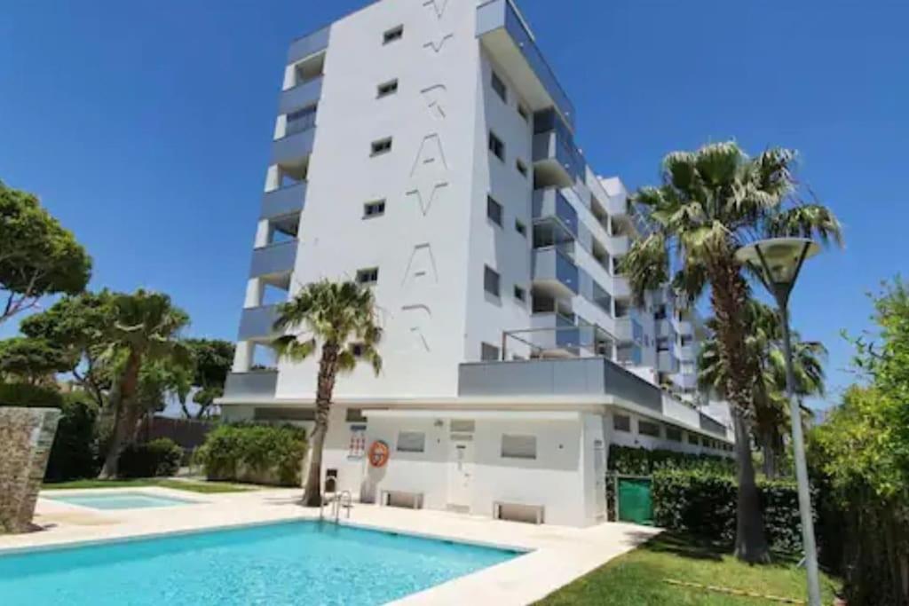 Con Piscina, Cerca Del Mar Y De 1 Centro Comercial Fuengirola