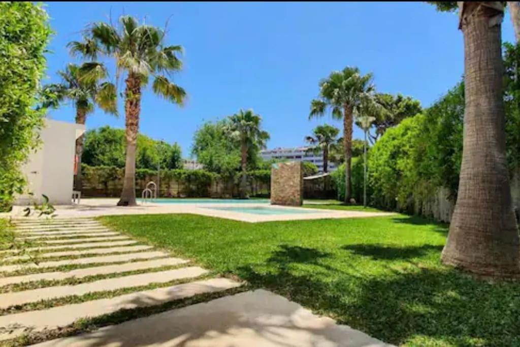 Apartamento Con Piscina, Cerca Del Mar Y De 1 Centro Comercial