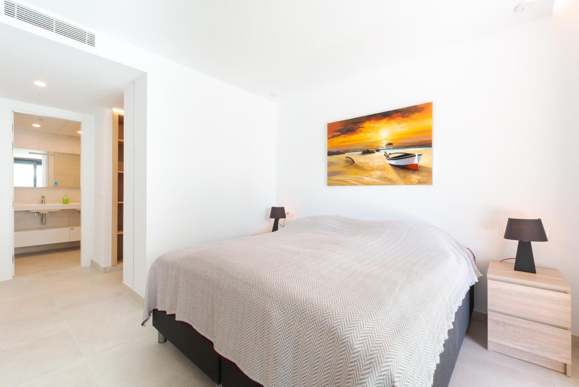 Jade Tower - 2-bedroom Coastal Luxury In