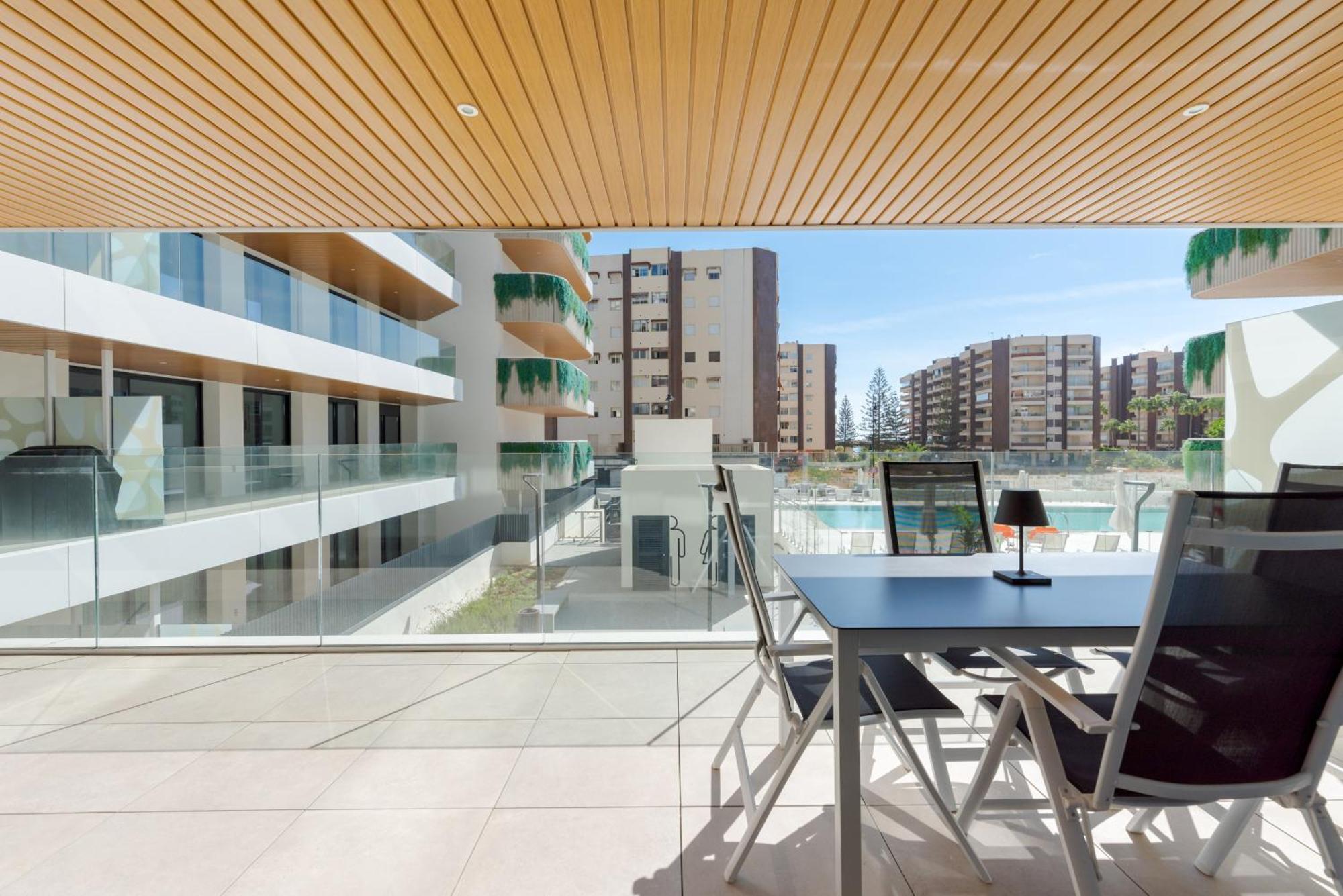 Jade Tower - 2-bedroom Coastal Luxury In Fuengirola