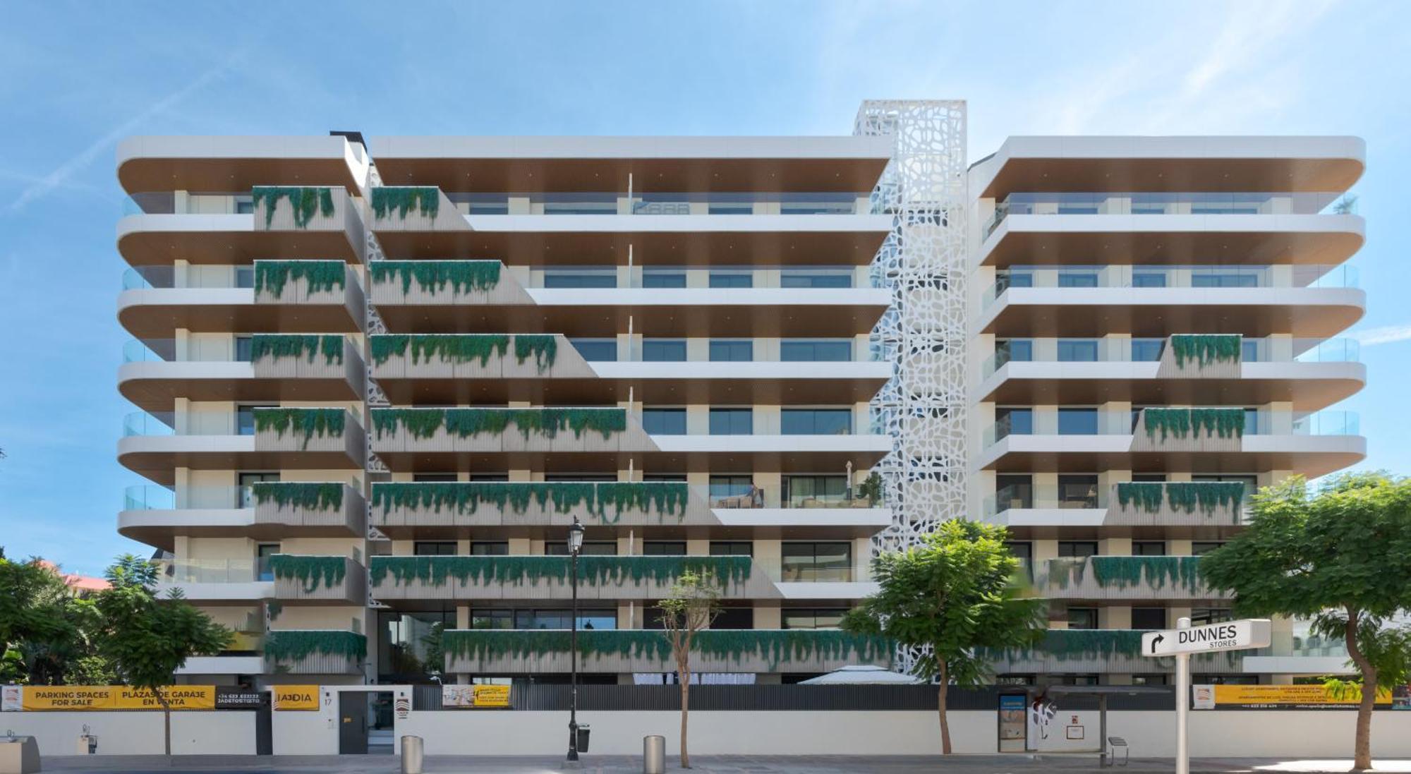 Jade Tower - 2-bedroom Coastal Luxury In *