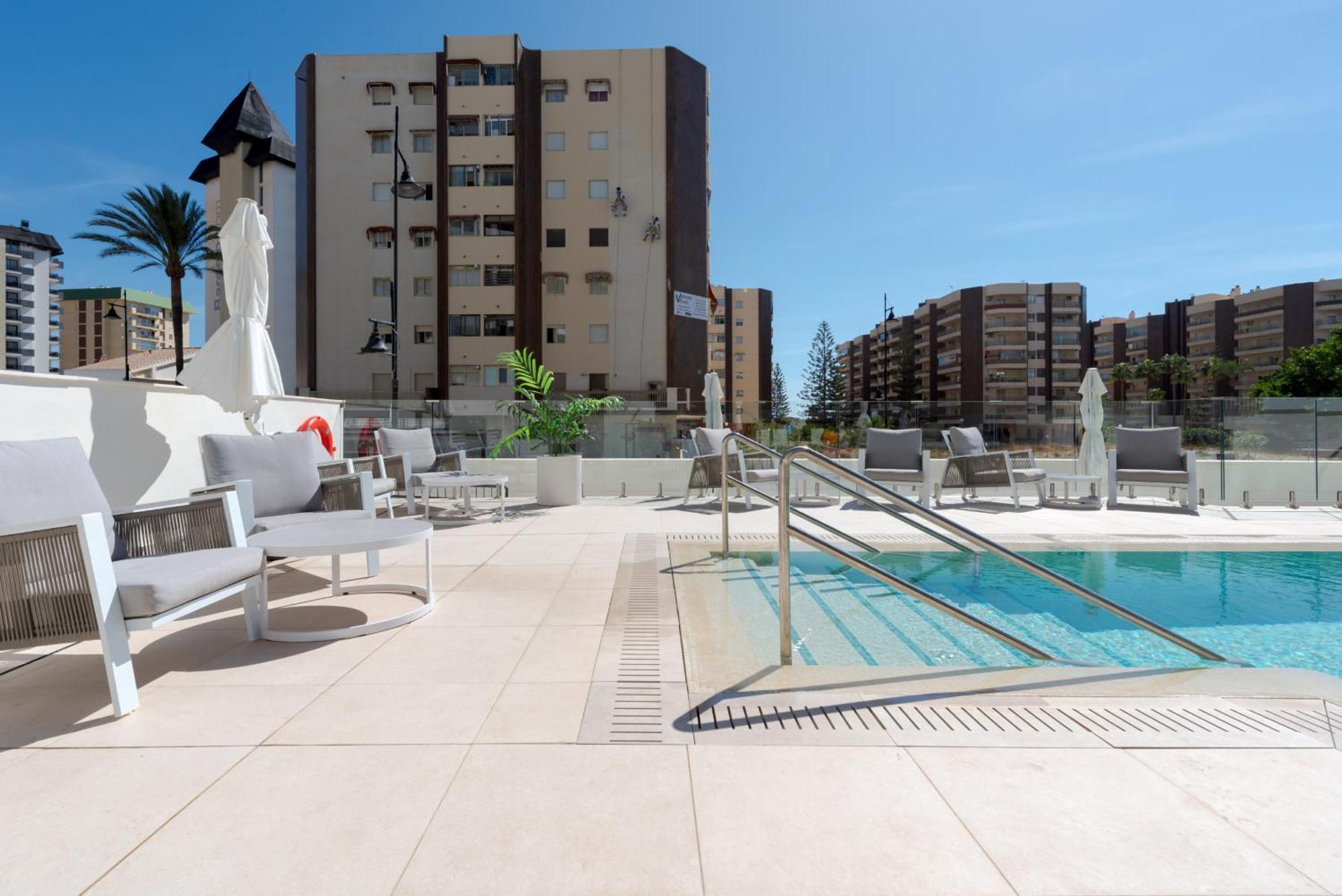 Jade Tower - 2-bedroom Coastal Luxury In Fuengirola