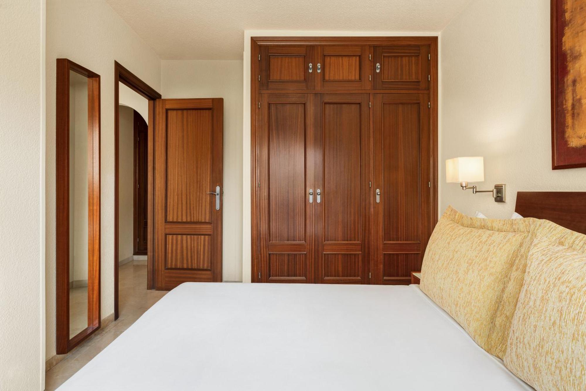 Aparthotel Ramada & By Wyndham Costa Del Sol 3*