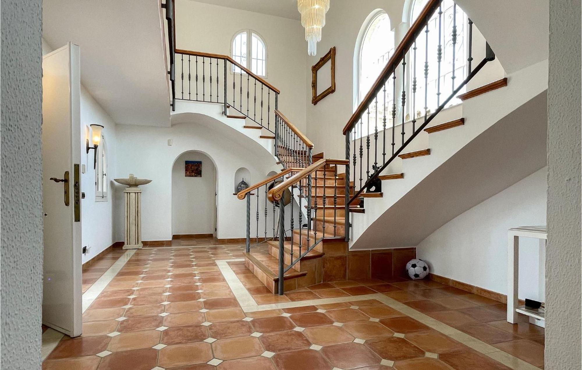 6 Bedroom Stunning In Lagunas De Mijas *