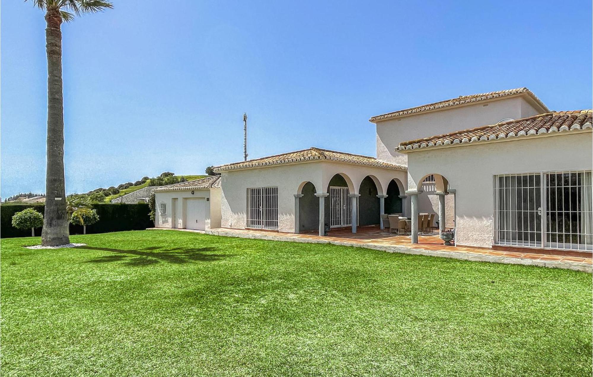 6 Bedroom Stunning In Lagunas De Mijas *