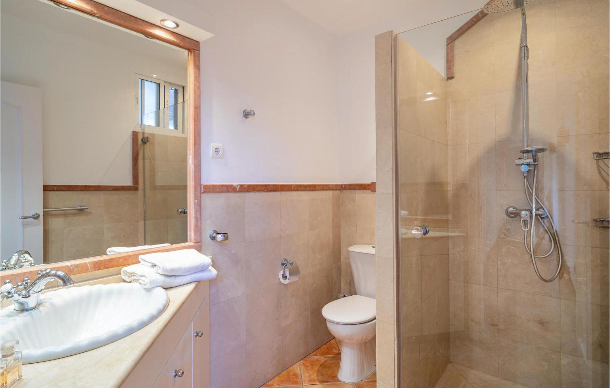 6 Bedroom Stunning In Lagunas De Mijas