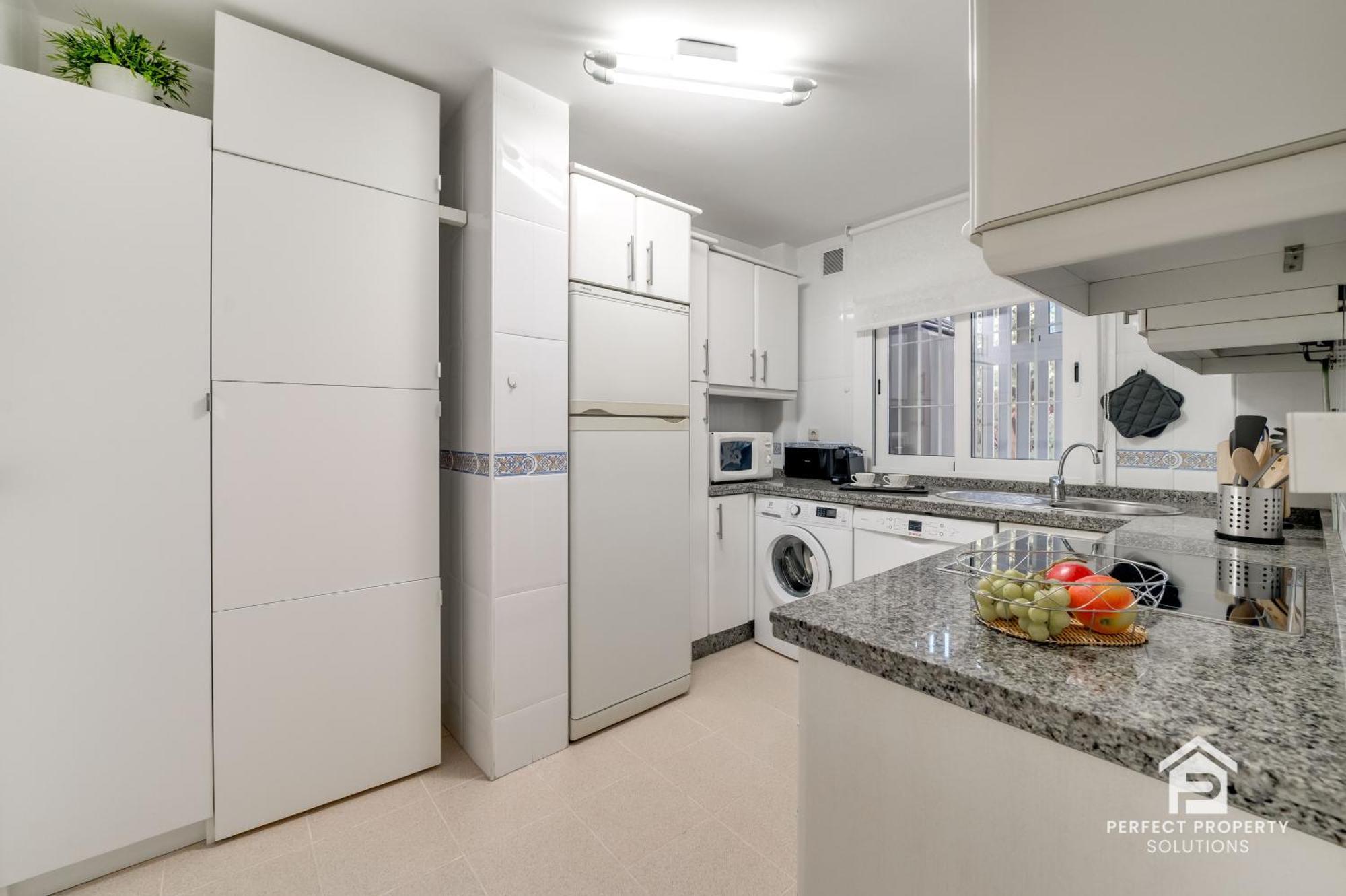 Cozy 2br With Sea View, Pools, Parking By Castillo Apartment *
