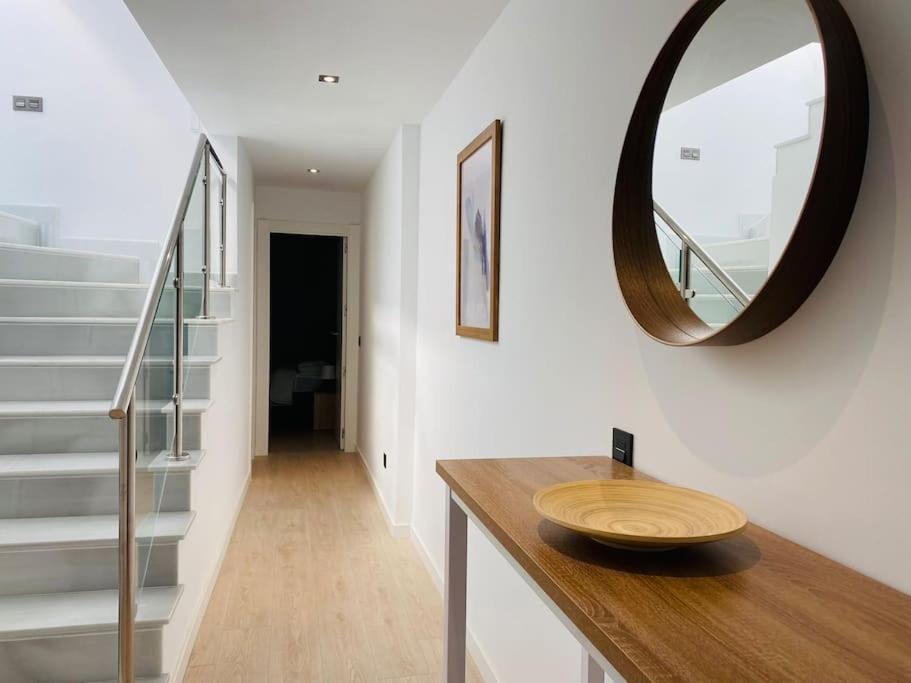 Apartamento Atico Con Gran Terraza En El Centro A 50 Metros De La Playa *