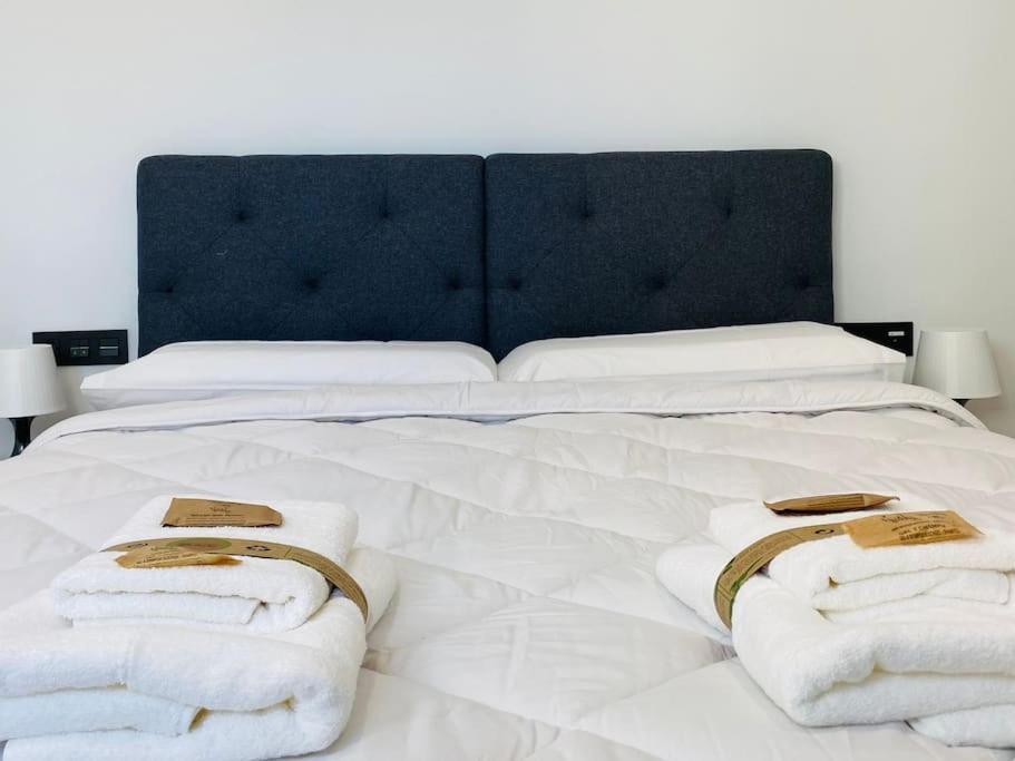 Apartamento Atico Con Gran Terraza En El Centro A 50 Metros De La Playa *
