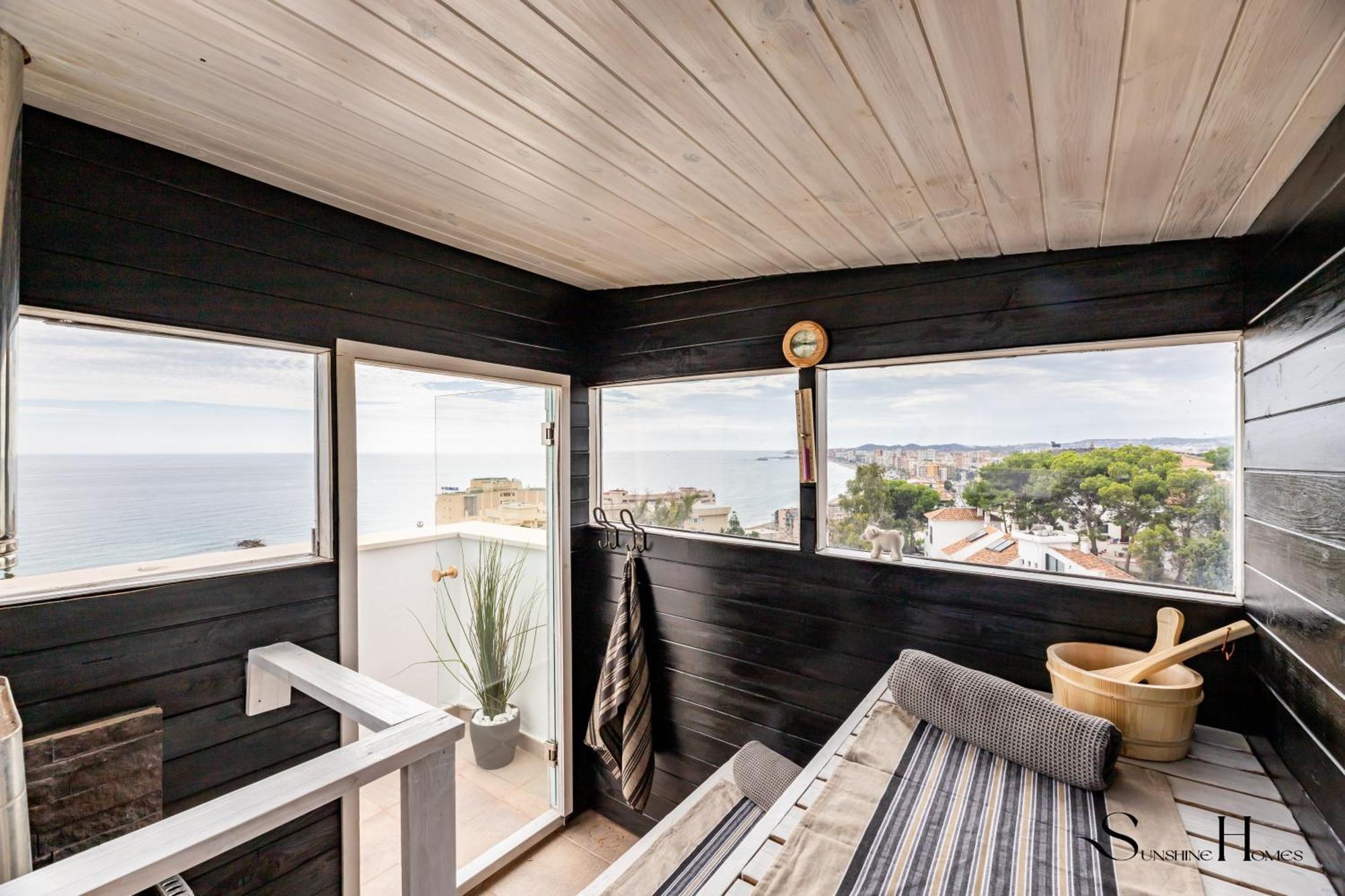 Luxury Townhouse With Rooftop Sauna & Jacuzzi Holiday home