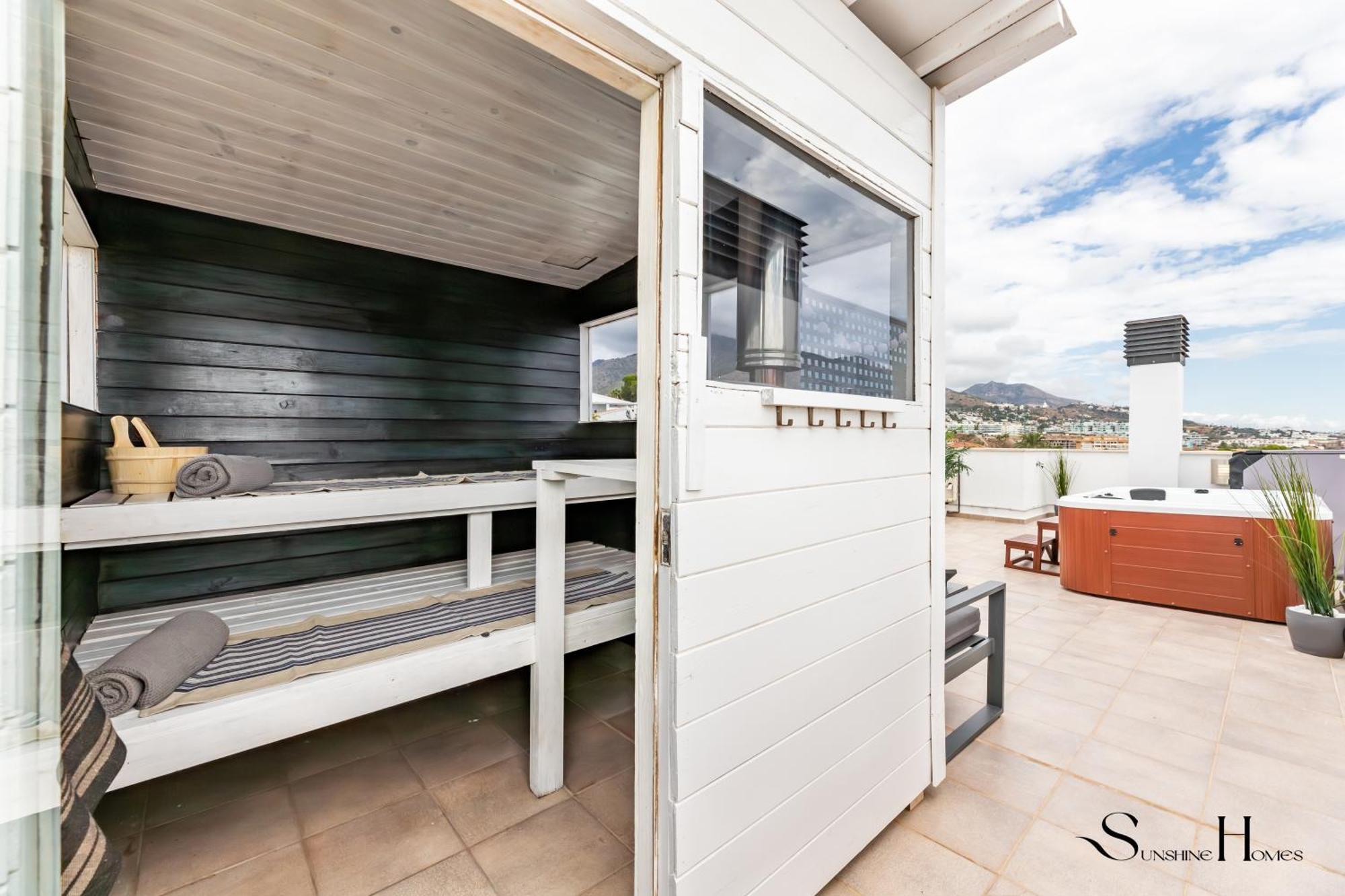 Luxury Townhouse With Rooftop Sauna & Jacuzzi Holiday home