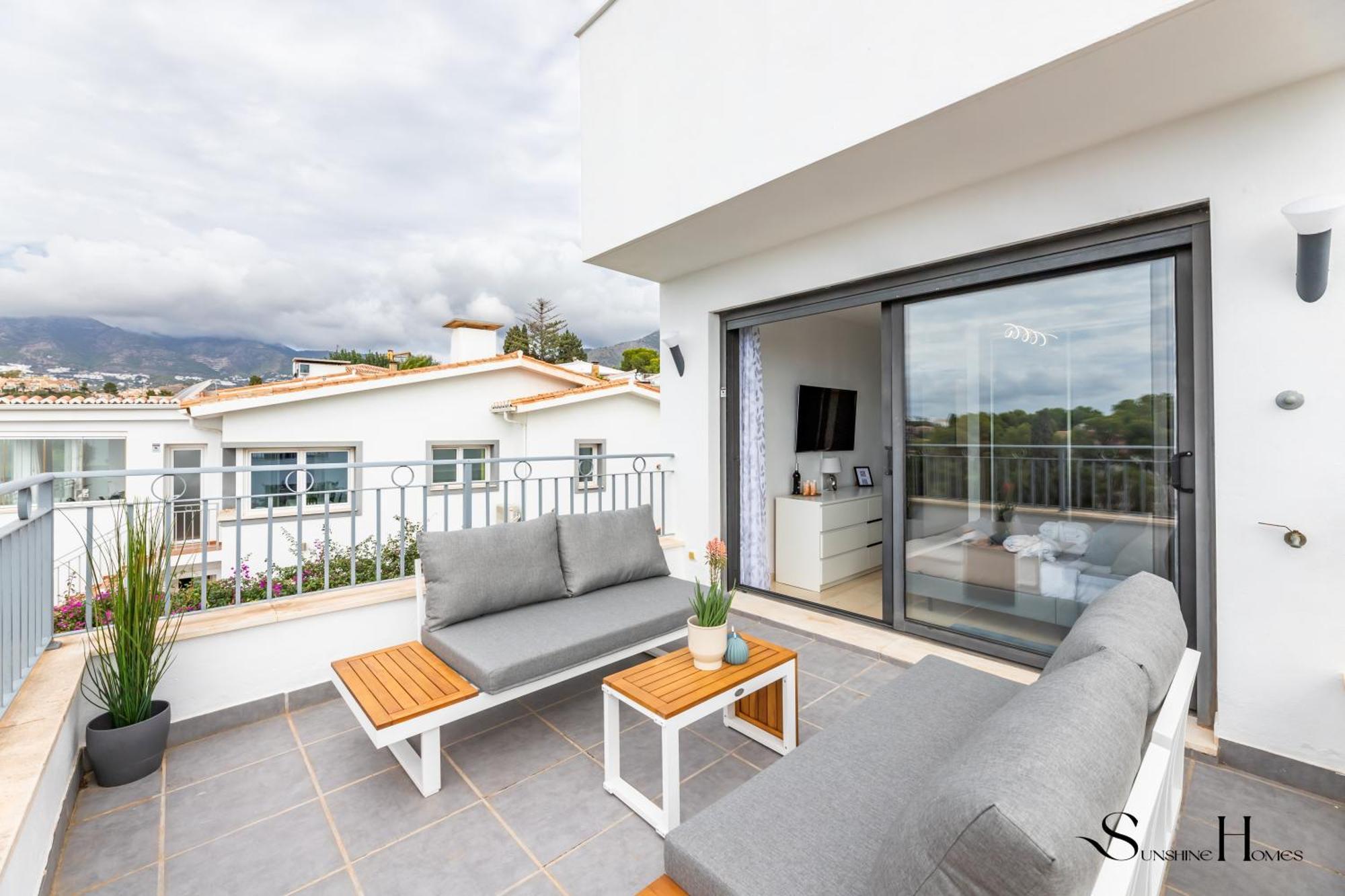 Holiday home Luxury Townhouse With Rooftop Sauna & Jacuzzi *