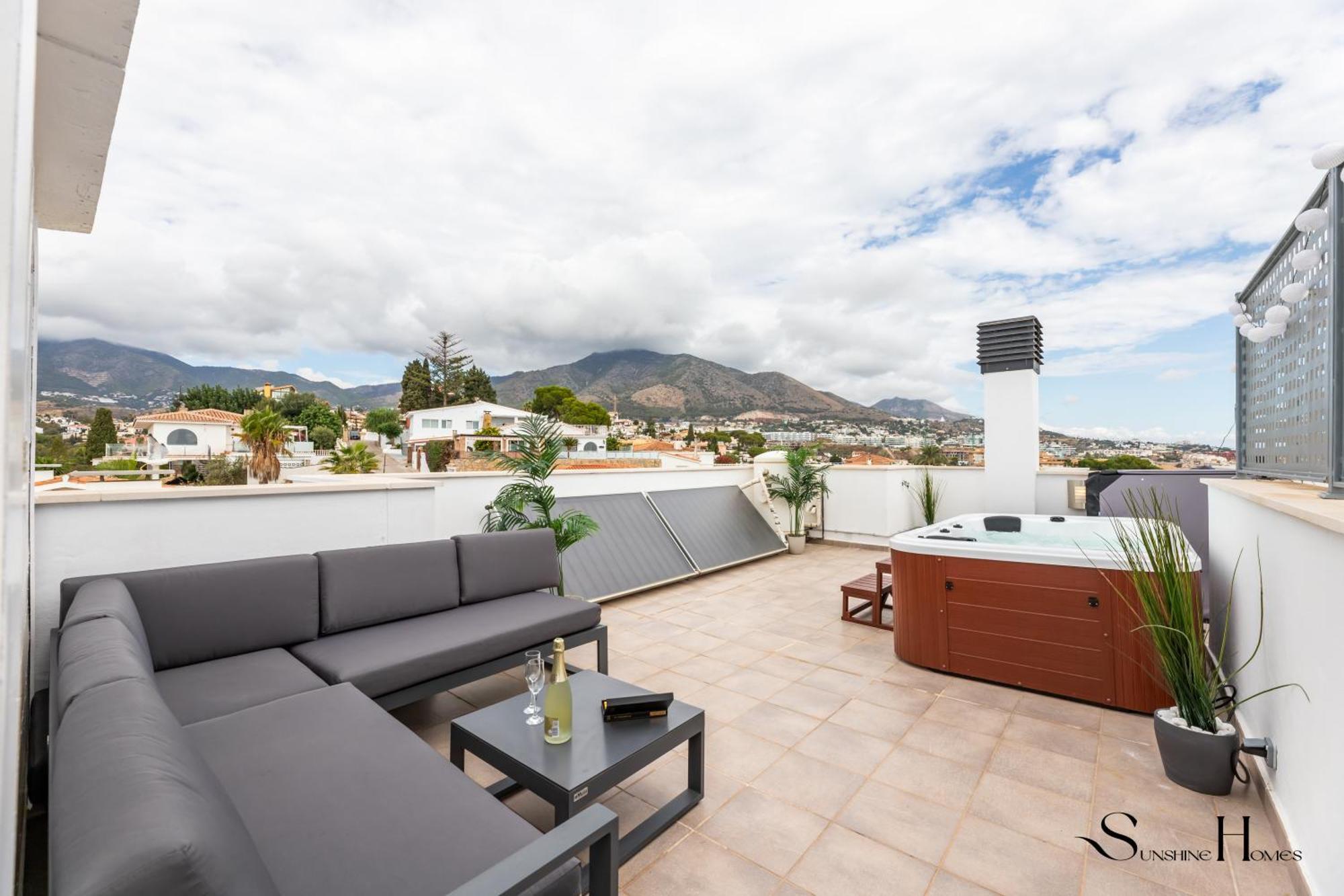 Luxury Townhouse With Rooftop Sauna & Jacuzzi Holiday home *