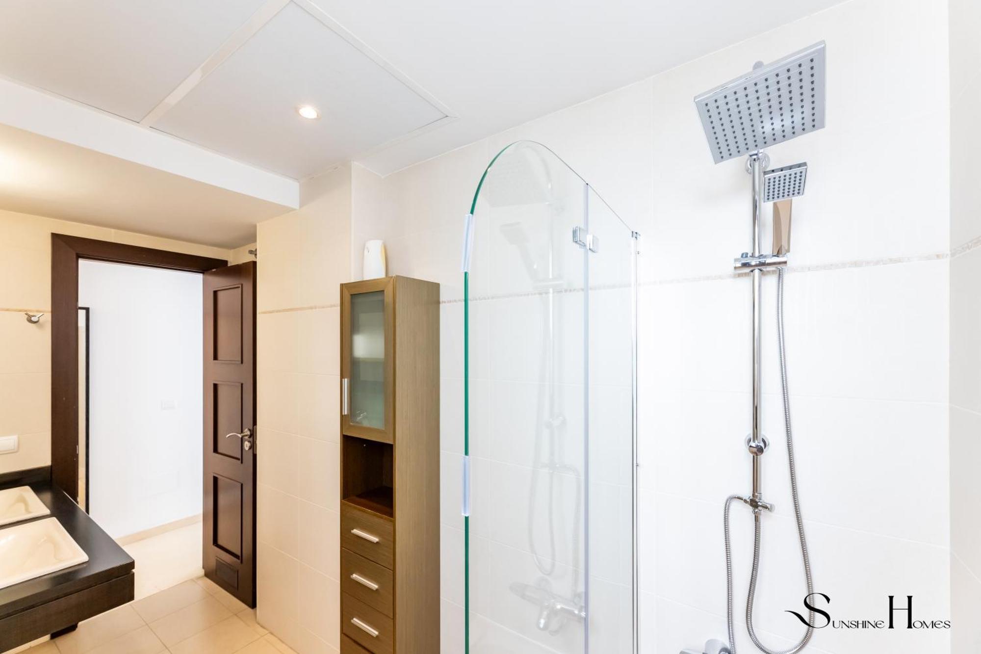 Holiday home Luxury Townhouse With Rooftop Sauna & Jacuzzi