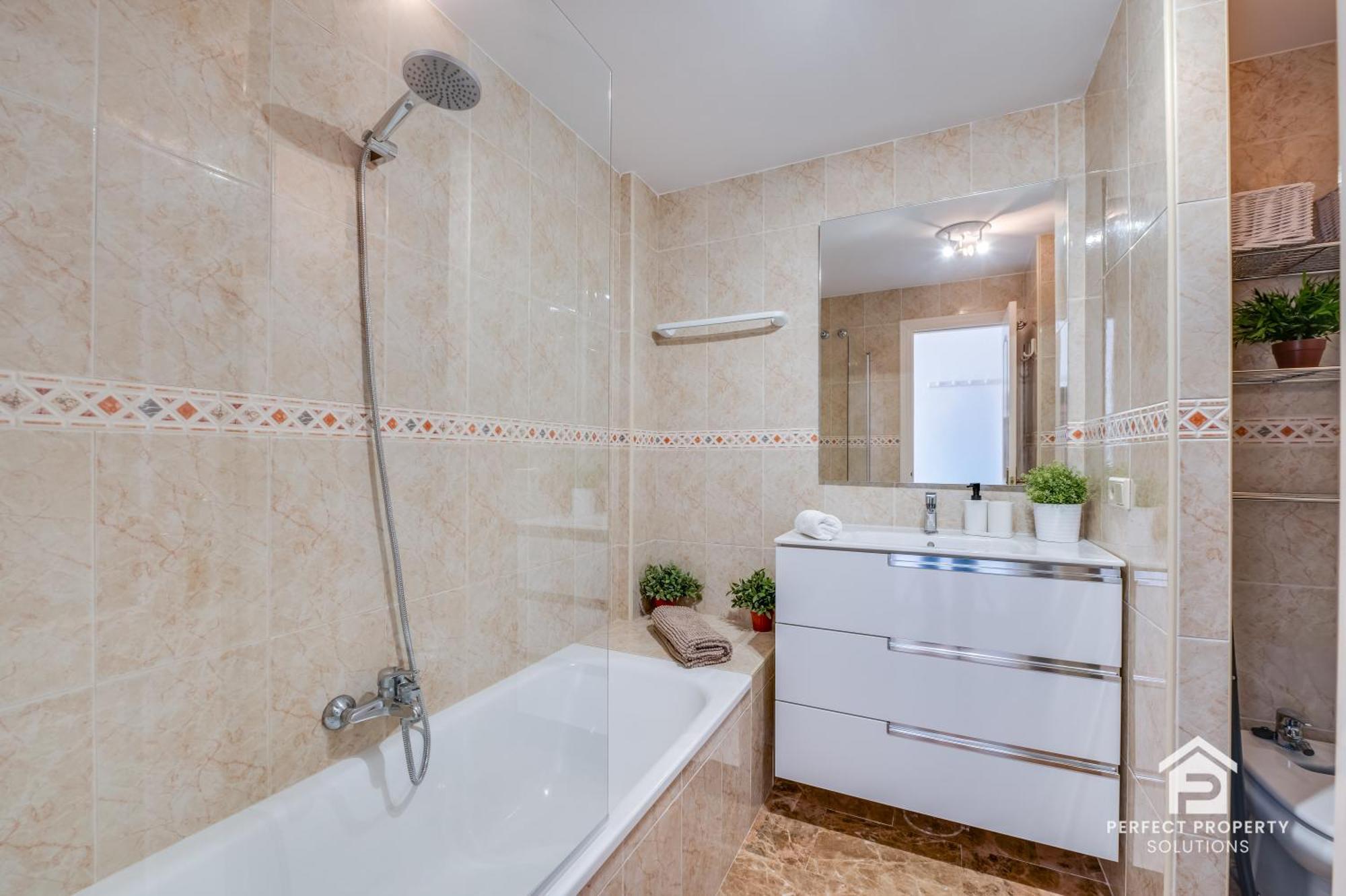 Cozy 2br With Sea View, Pools, Parking By Castillo