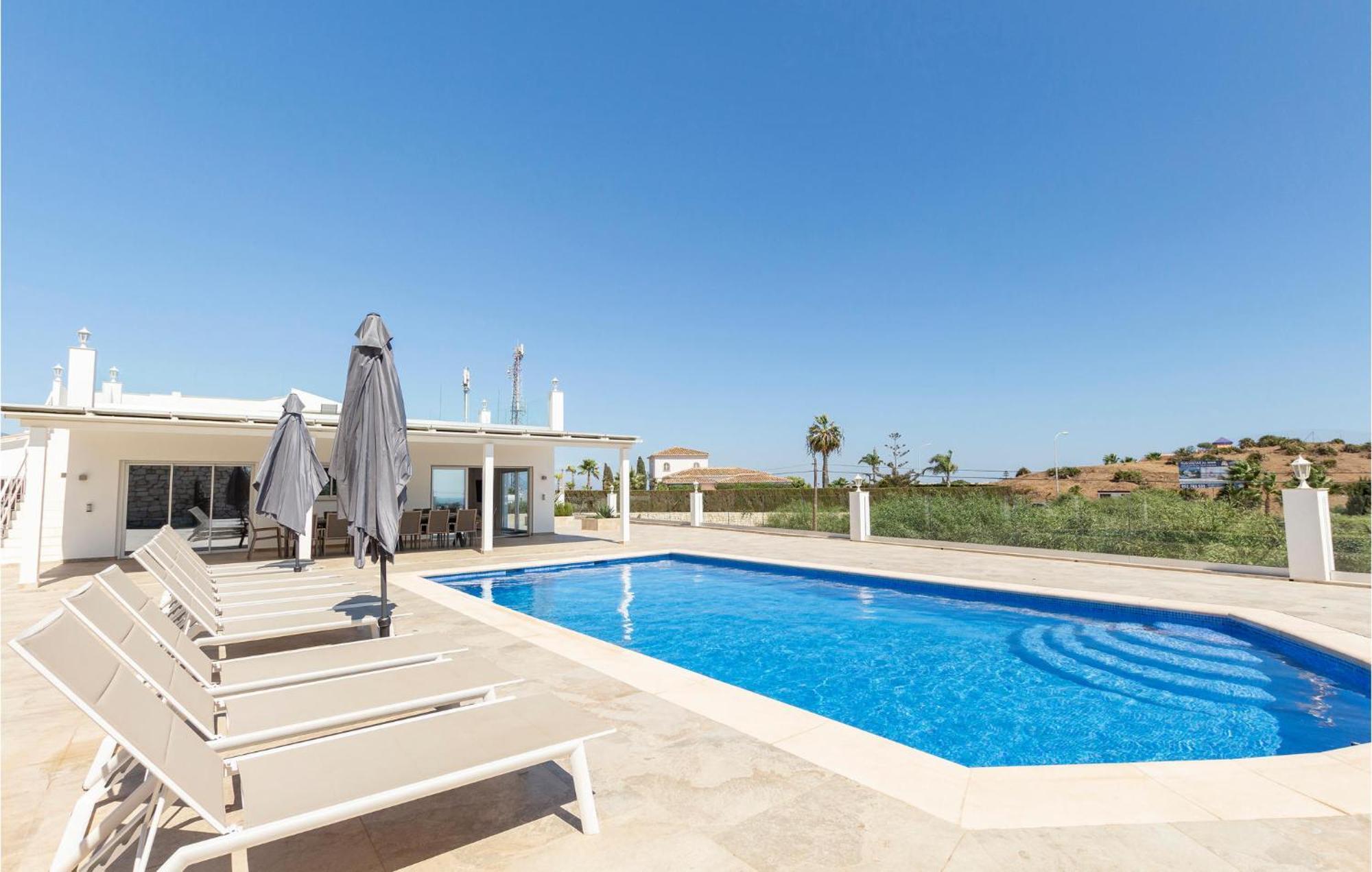 Holiday home 7 Bedroom Beautiful In Lagunas De Mijas *