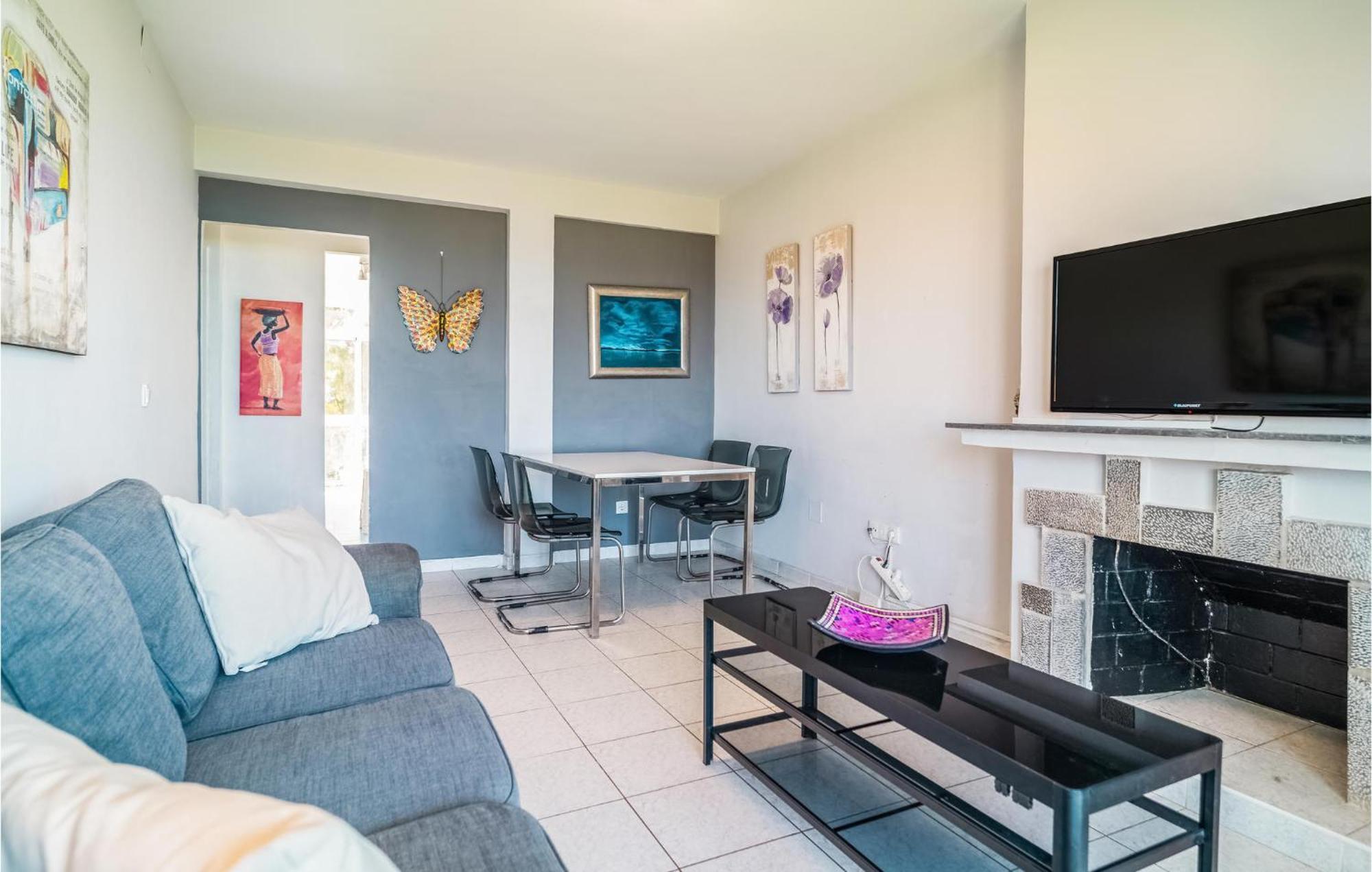 Apartamento 2 Bedroom Nice In