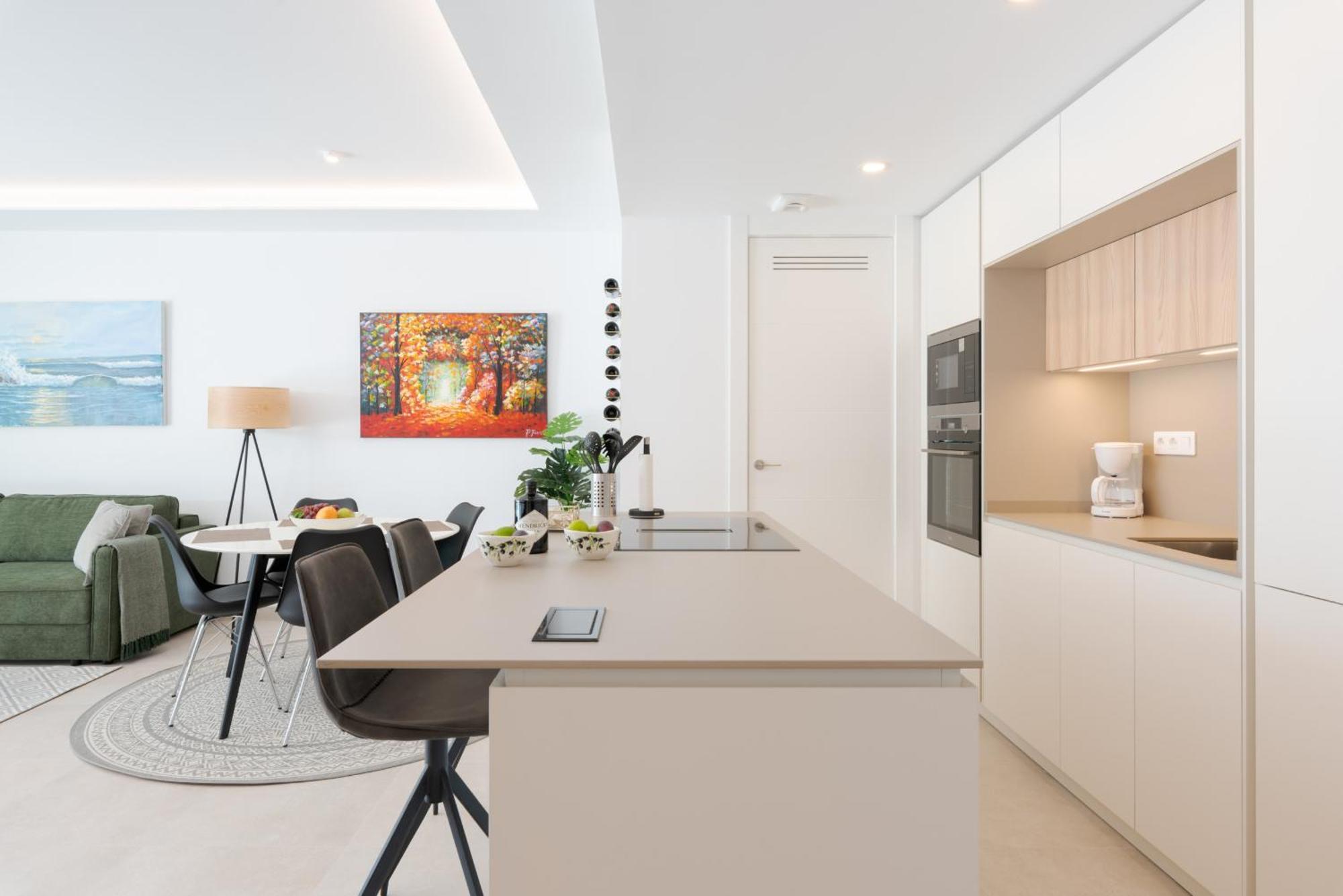 Jade Tower - 2-bedroom Coastal Luxury In Apartment