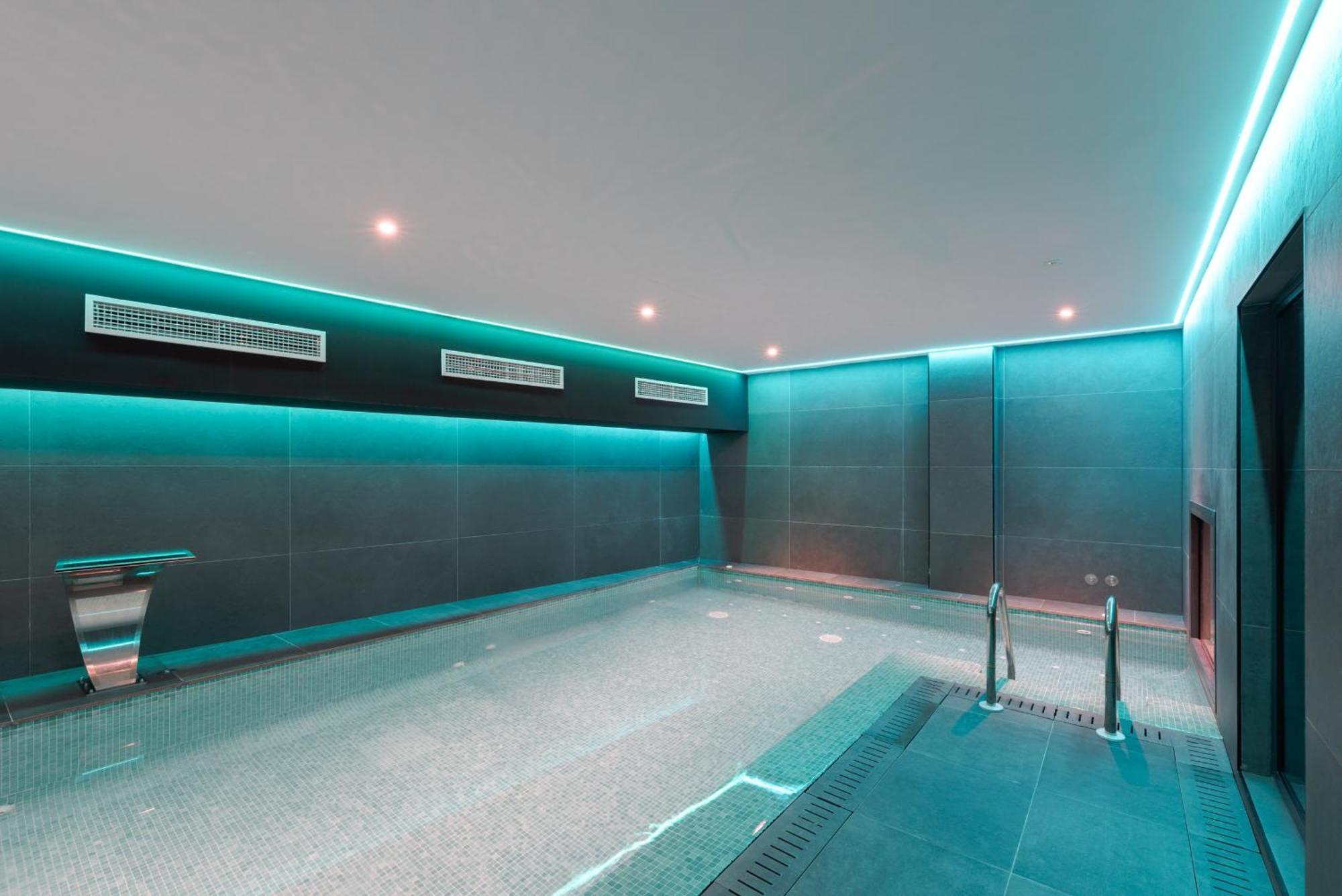 Apartment Jade Tower - 2-bedroom Coastal Luxury In